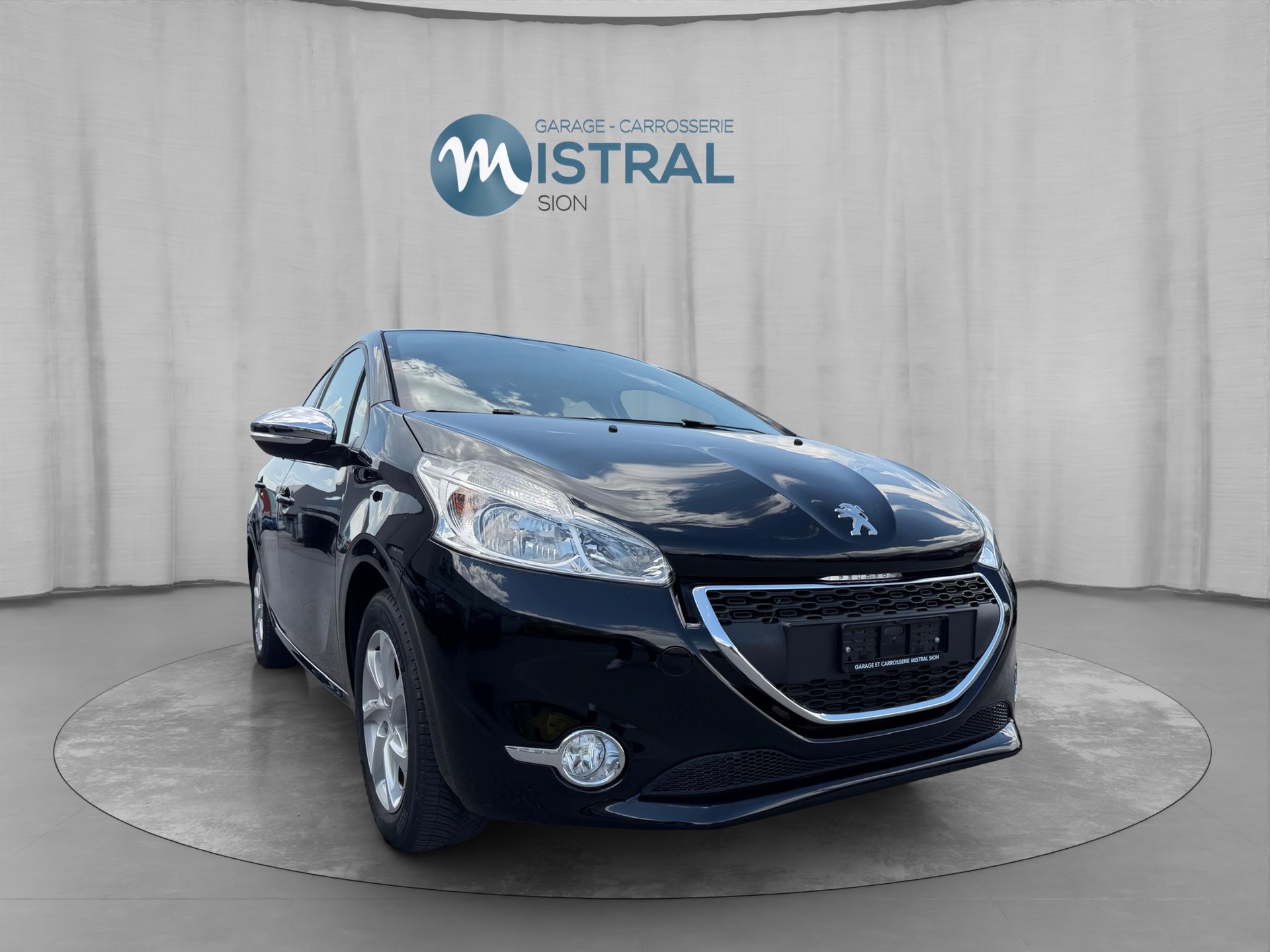 PEUGEOT 208 1.2 VTI Style-image-6