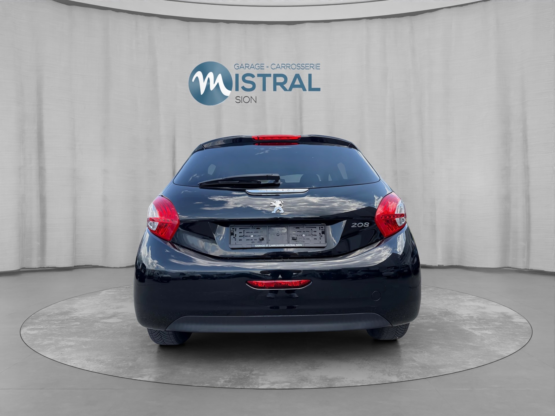 PEUGEOT 208 1.2 VTI Style-image-3