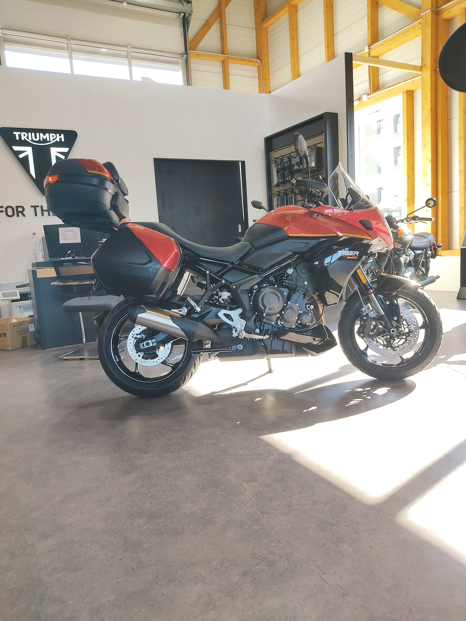TRIUMPH Tiger Sport 800 Touring-image-1