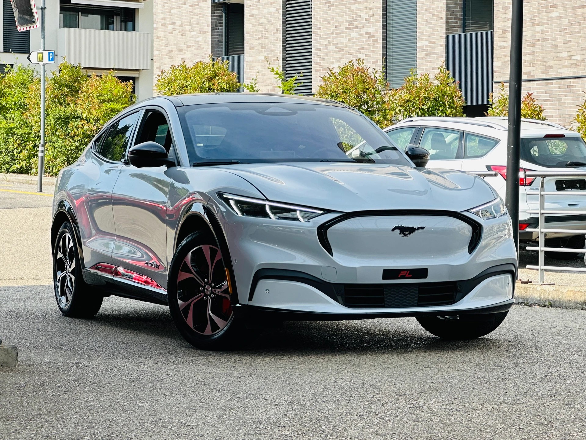 FORD Mustang MACH-E First Edition AWD 91 kWh-showroom-element-2