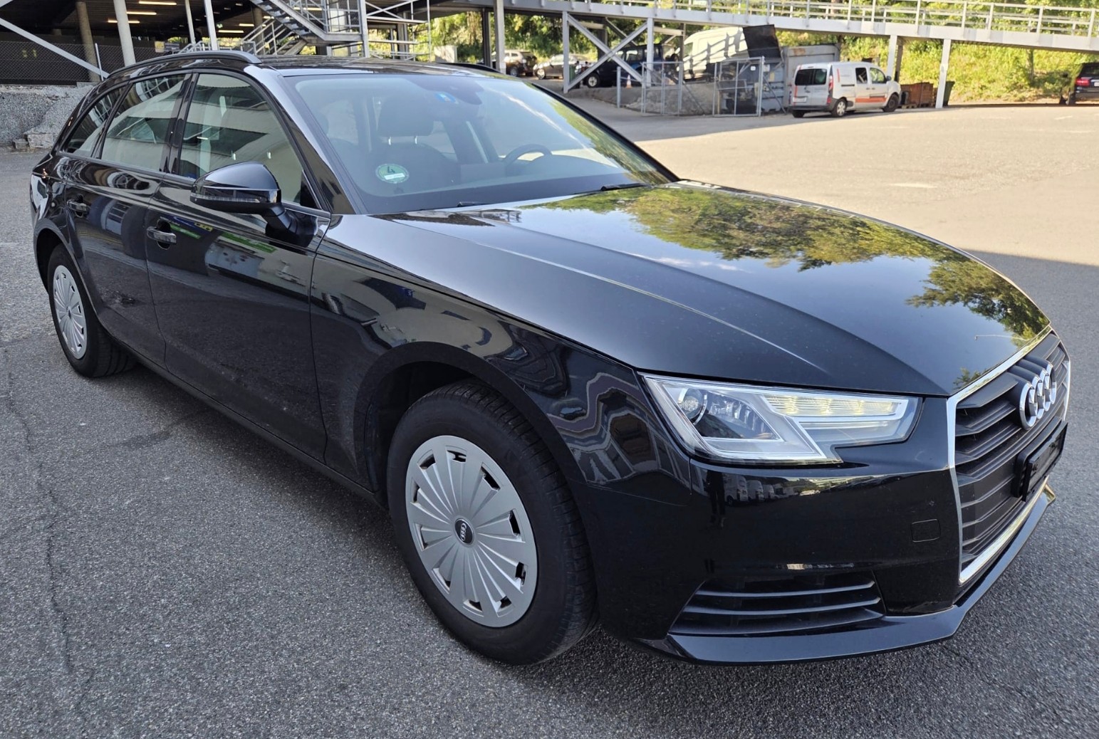 AUDI A4 Avant 2.0 TDI S-tronic-image-1