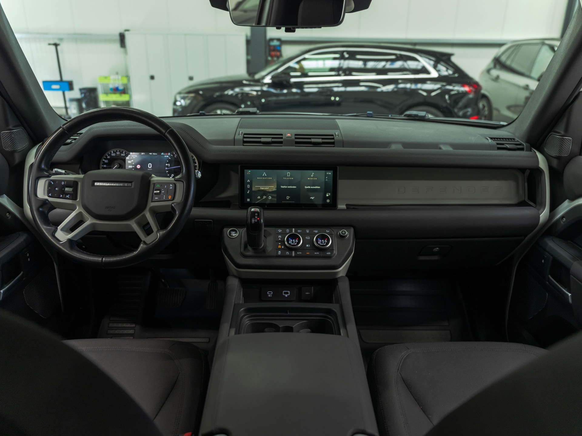 LAND ROVER Defender 90 3.0D I6 250 X-Dynamic SE AT8-image-6