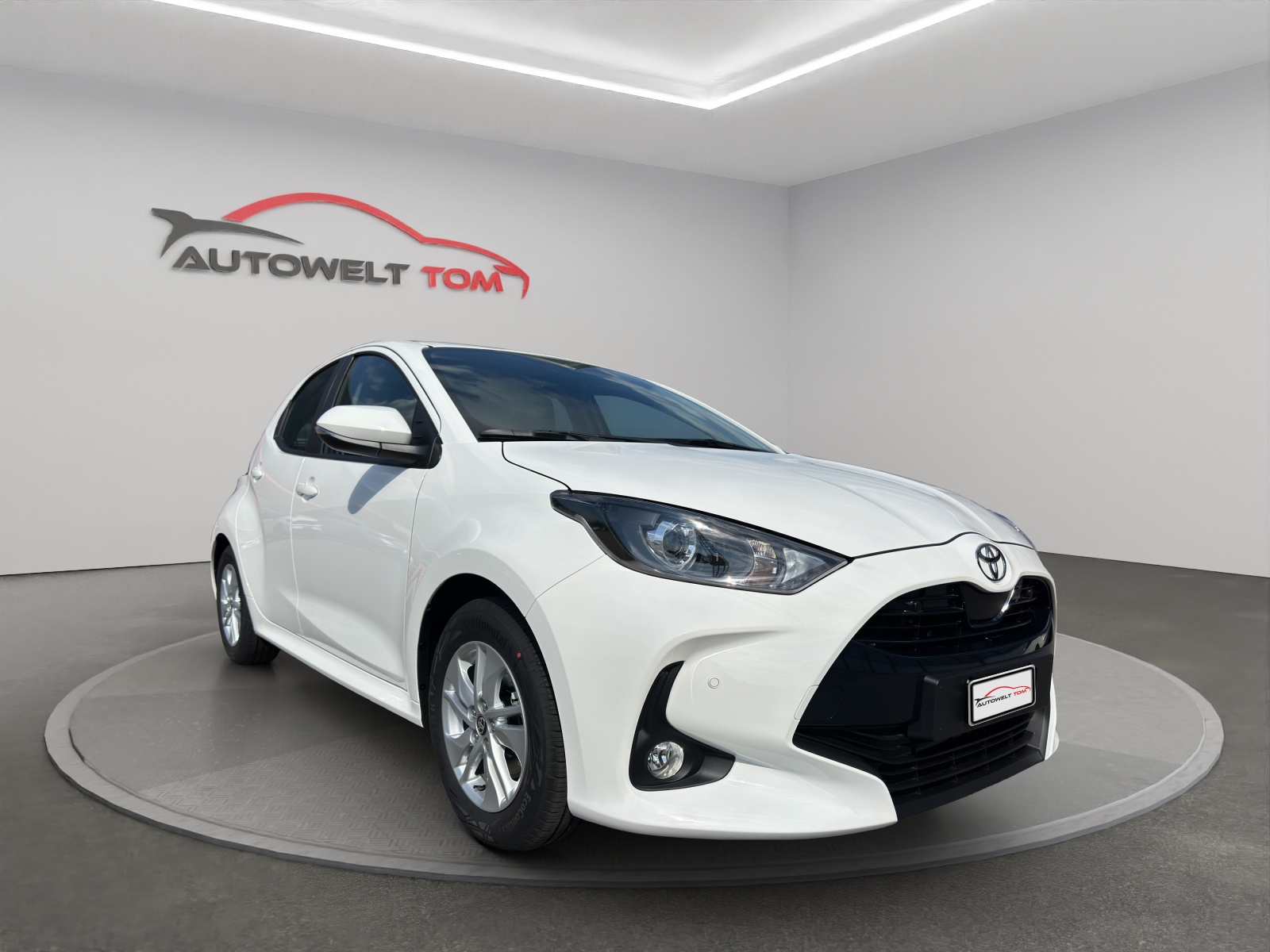 TOYOTA Yaris 1.5 Active Drive e-CVT-image-6