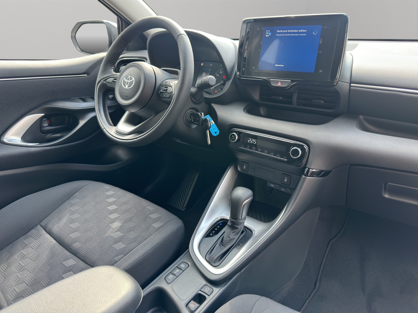 TOYOTA Yaris 1.5 Active Drive e-CVT-image-12