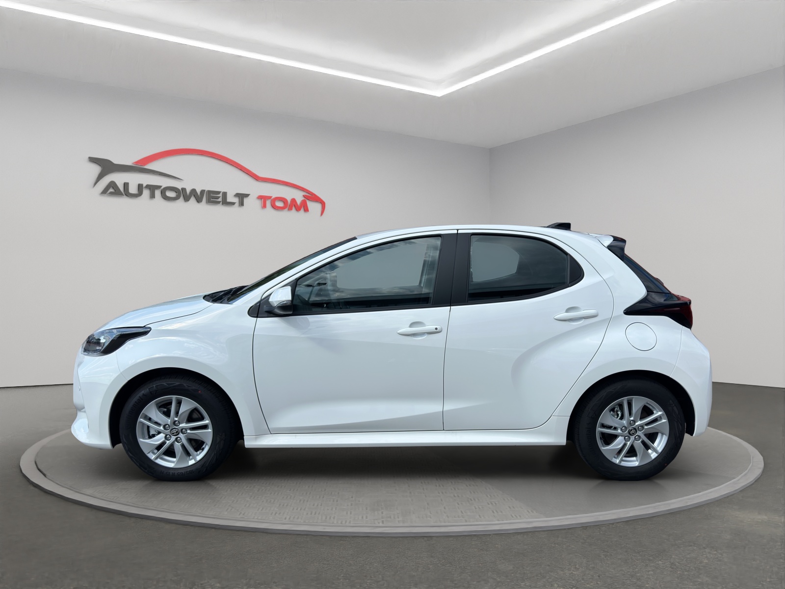 TOYOTA Yaris 1.5 Active Drive e-CVT-image-1