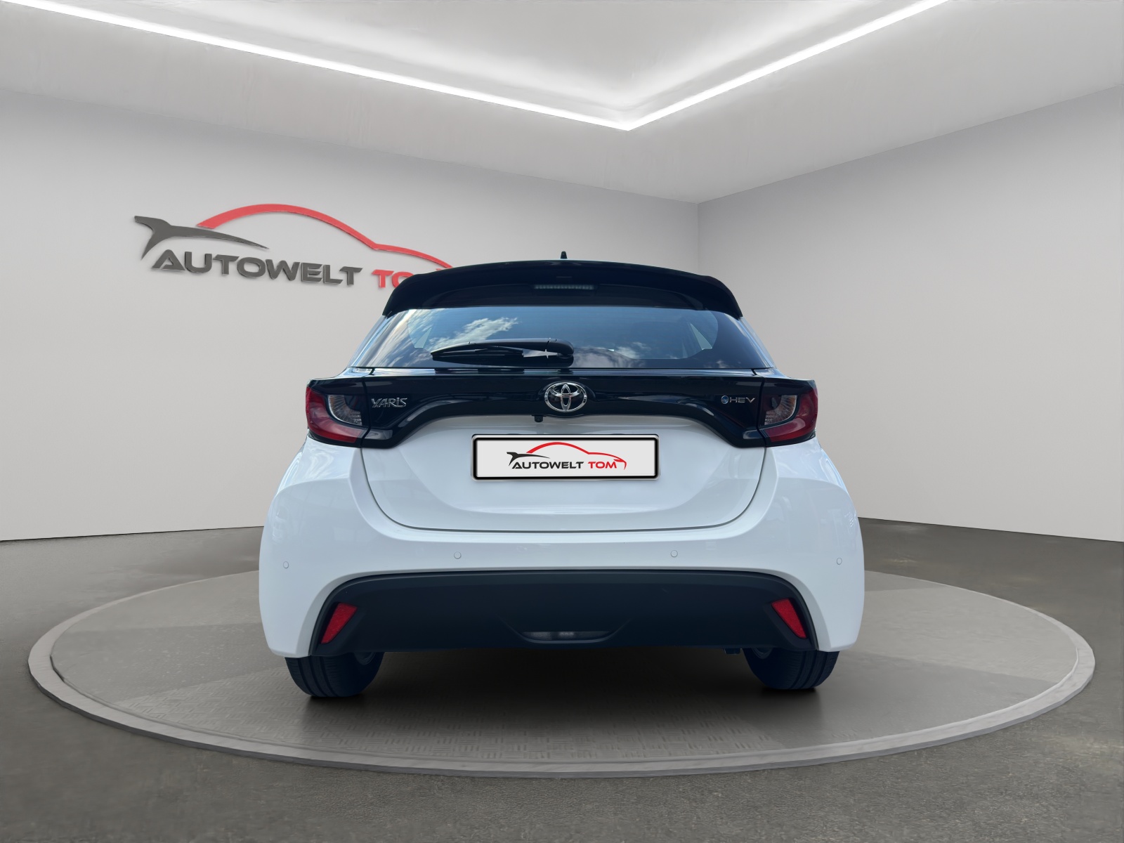 TOYOTA Yaris 1.5 Active Drive e-CVT-image-3