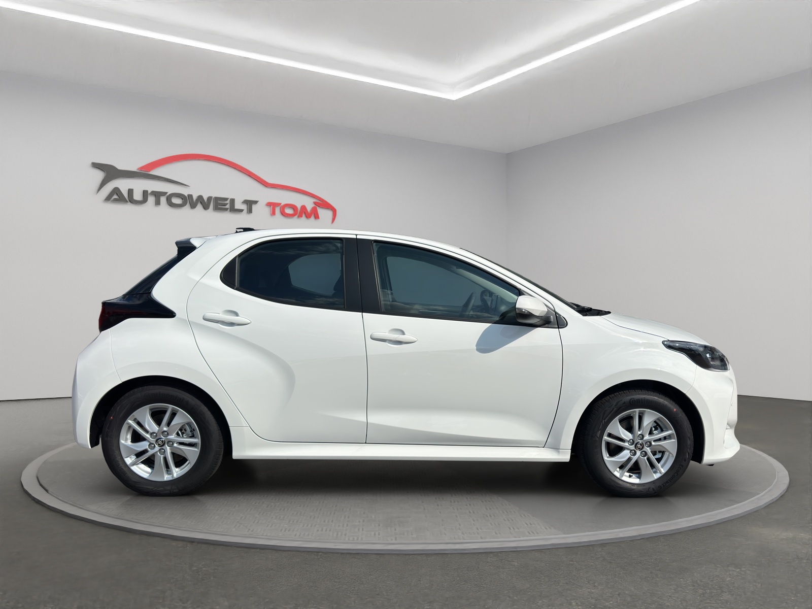TOYOTA Yaris 1.5 Active Drive e-CVT-image-5