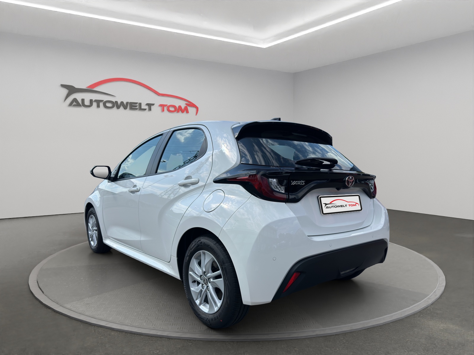 TOYOTA Yaris 1.5 Active Drive e-CVT-image-2