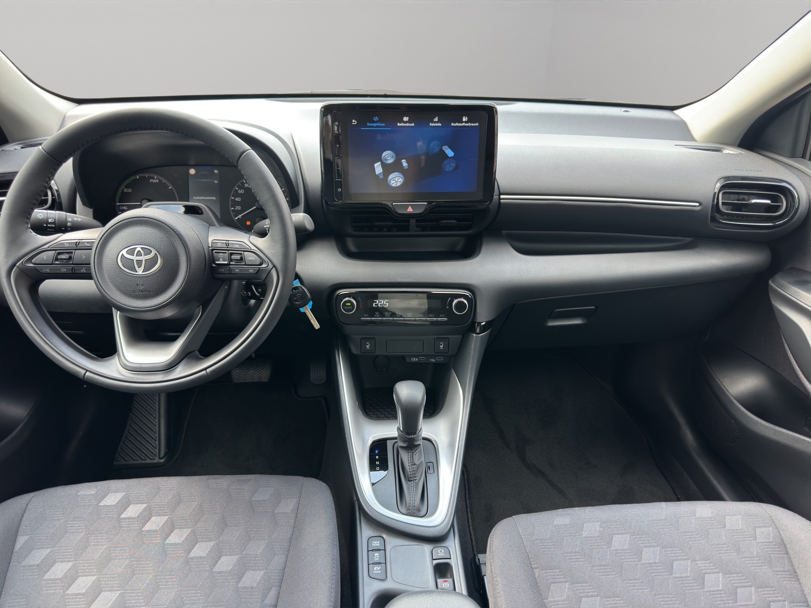 TOYOTA Yaris 1.5 Active Drive e-CVT-image-10