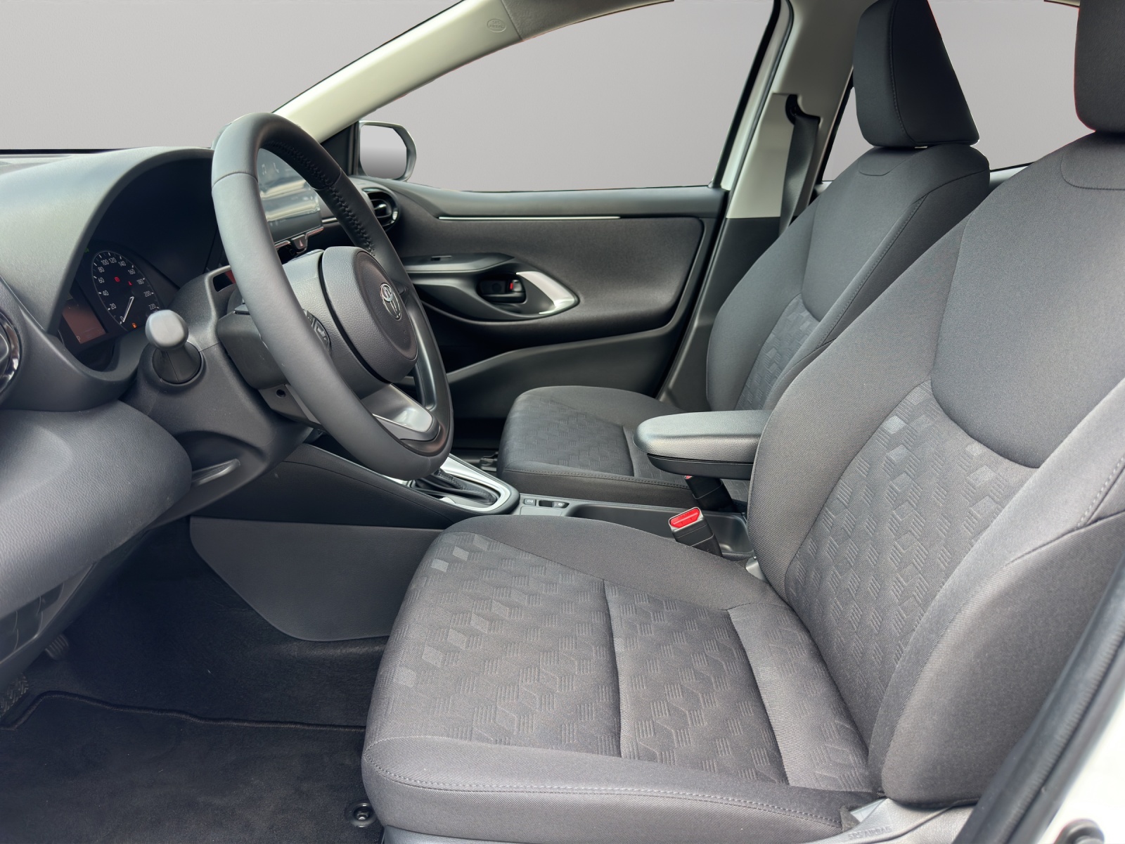 TOYOTA Yaris 1.5 Active Drive e-CVT-image-8