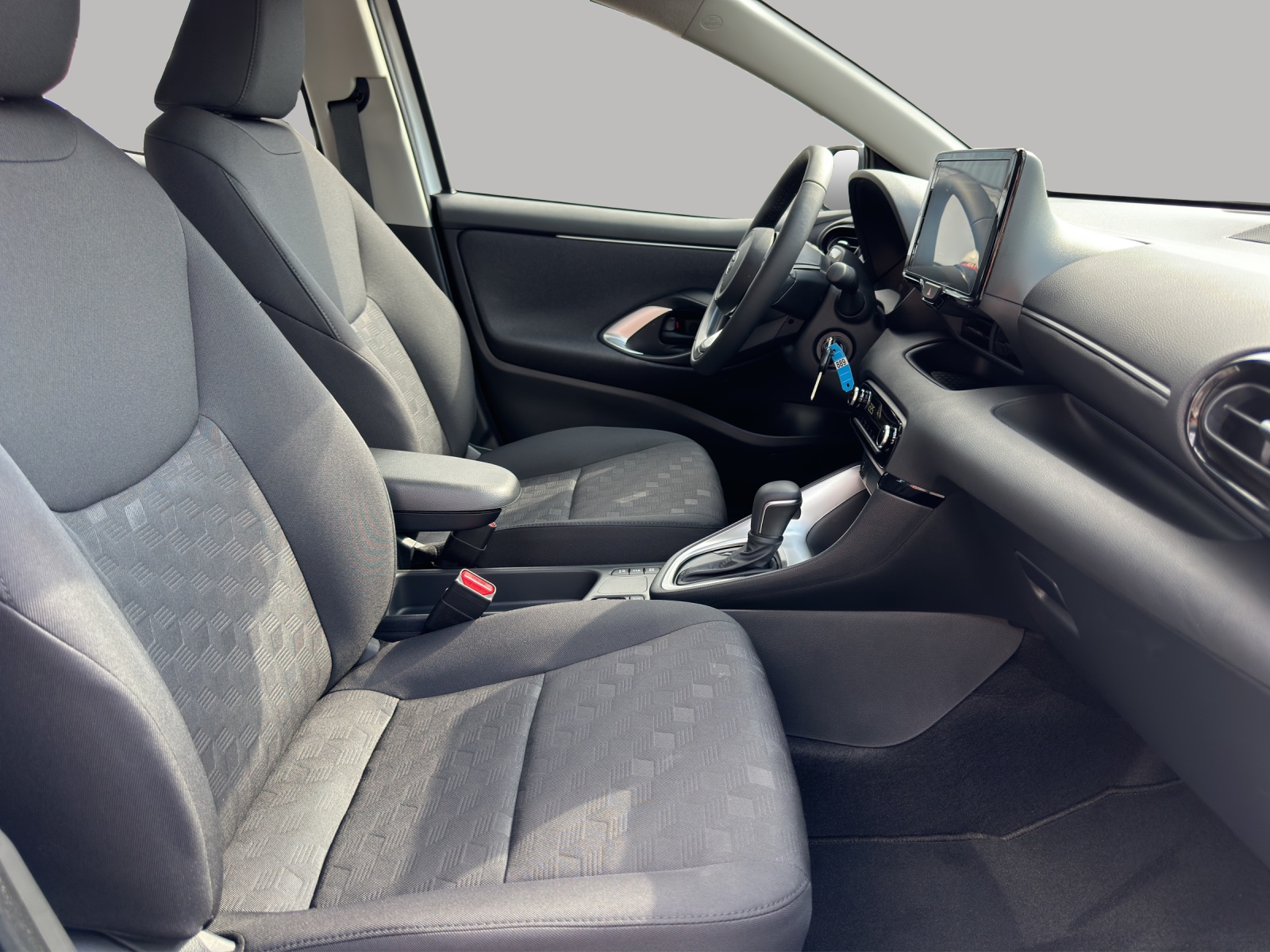 TOYOTA Yaris 1.5 Active Drive e-CVT-image-13