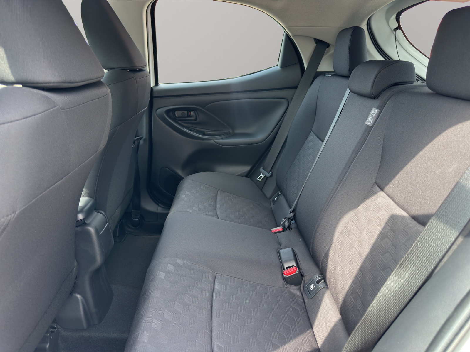 TOYOTA Yaris 1.5 Active Drive e-CVT-image-14