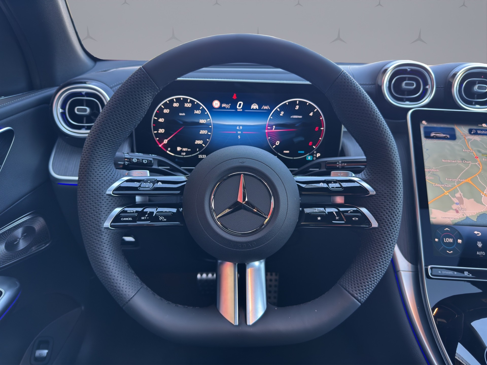 MERCEDES-BENZ GLC 220 d AMG Line 4matic-image-11
