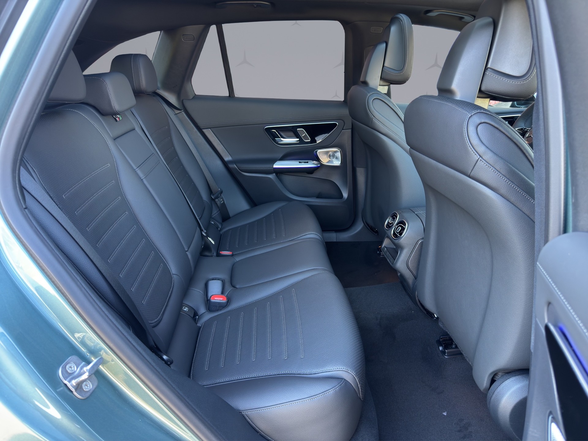 MERCEDES-BENZ GLC 220 d AMG Line 4matic-image-17