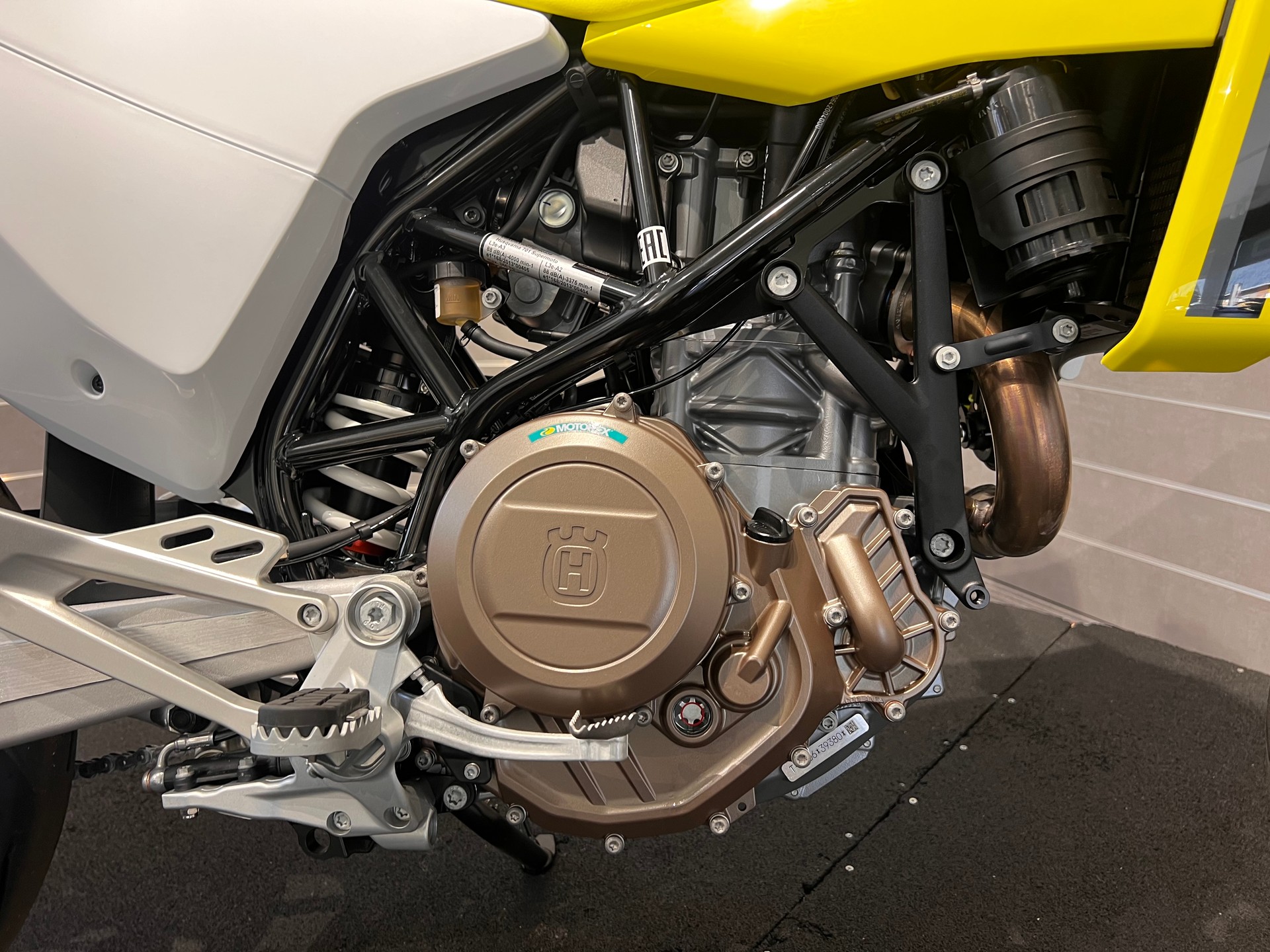 HUSQVARNA 701 Supermoto-image-9