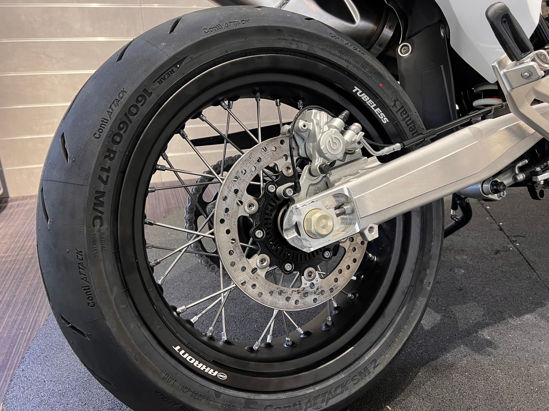 HUSQVARNA 701 Supermoto-image-10
