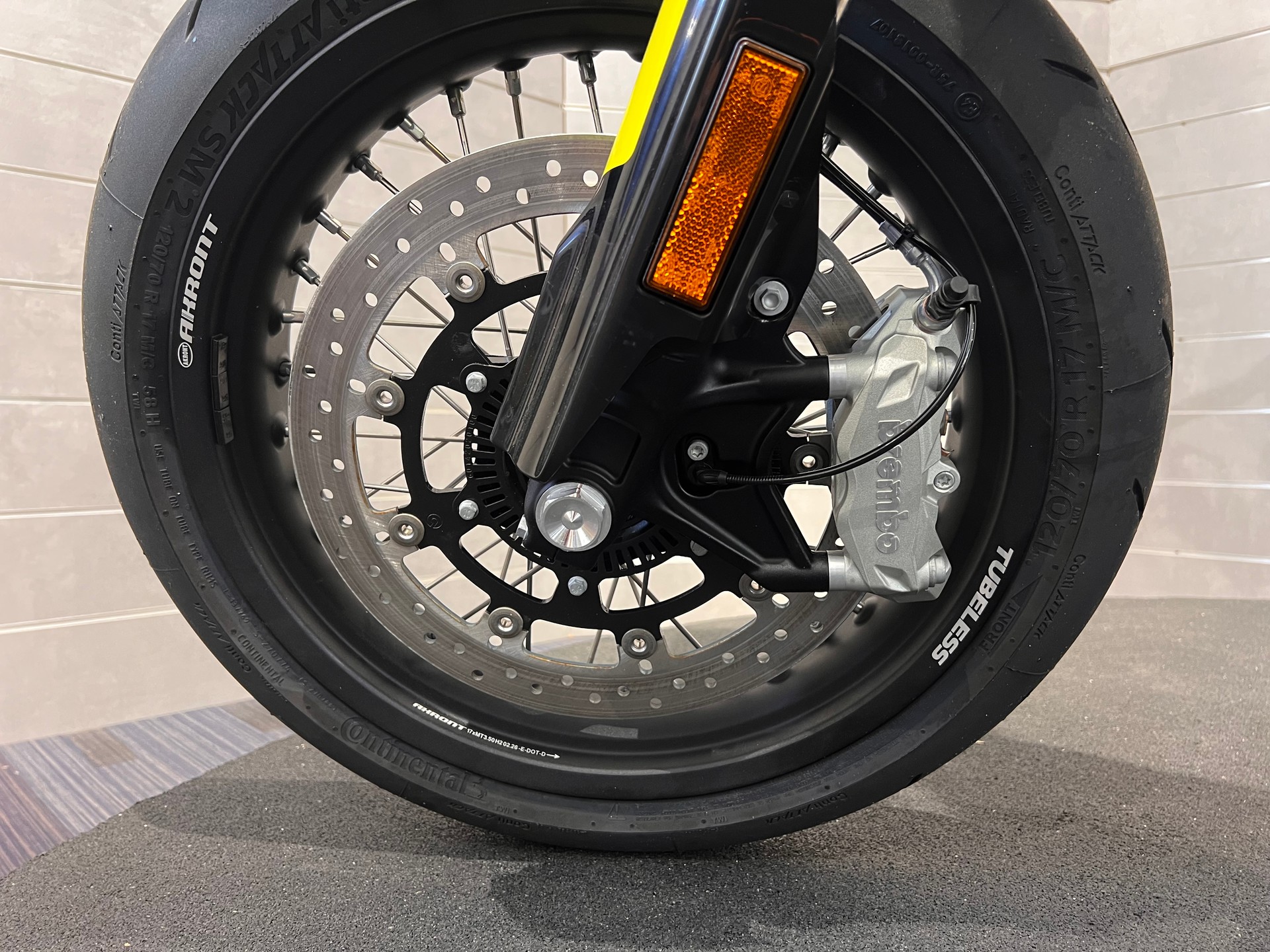 HUSQVARNA 701 Supermoto-image-14