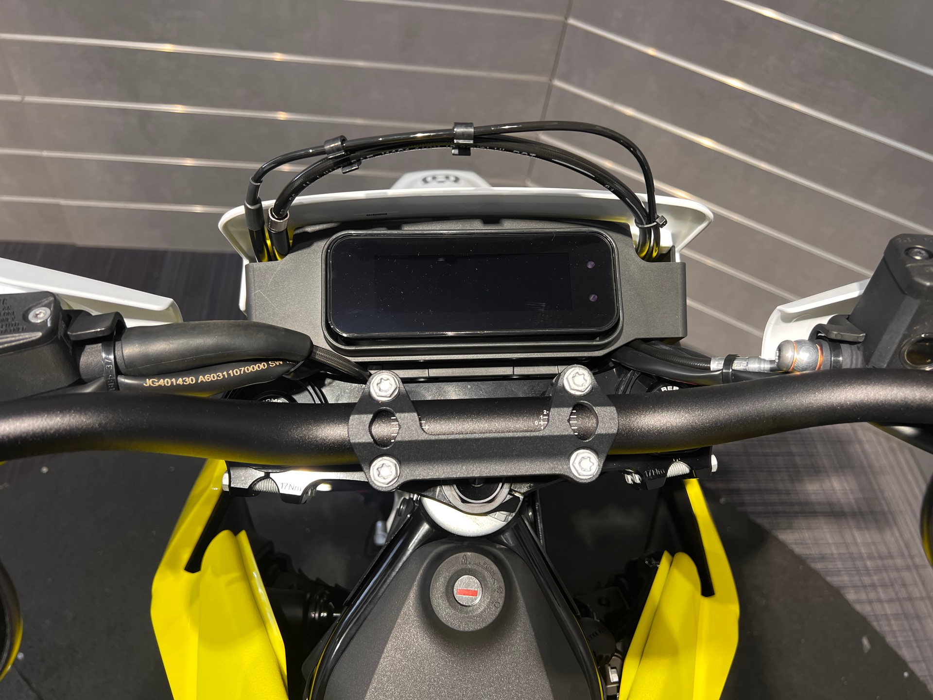 HUSQVARNA 701 Supermoto-image-15