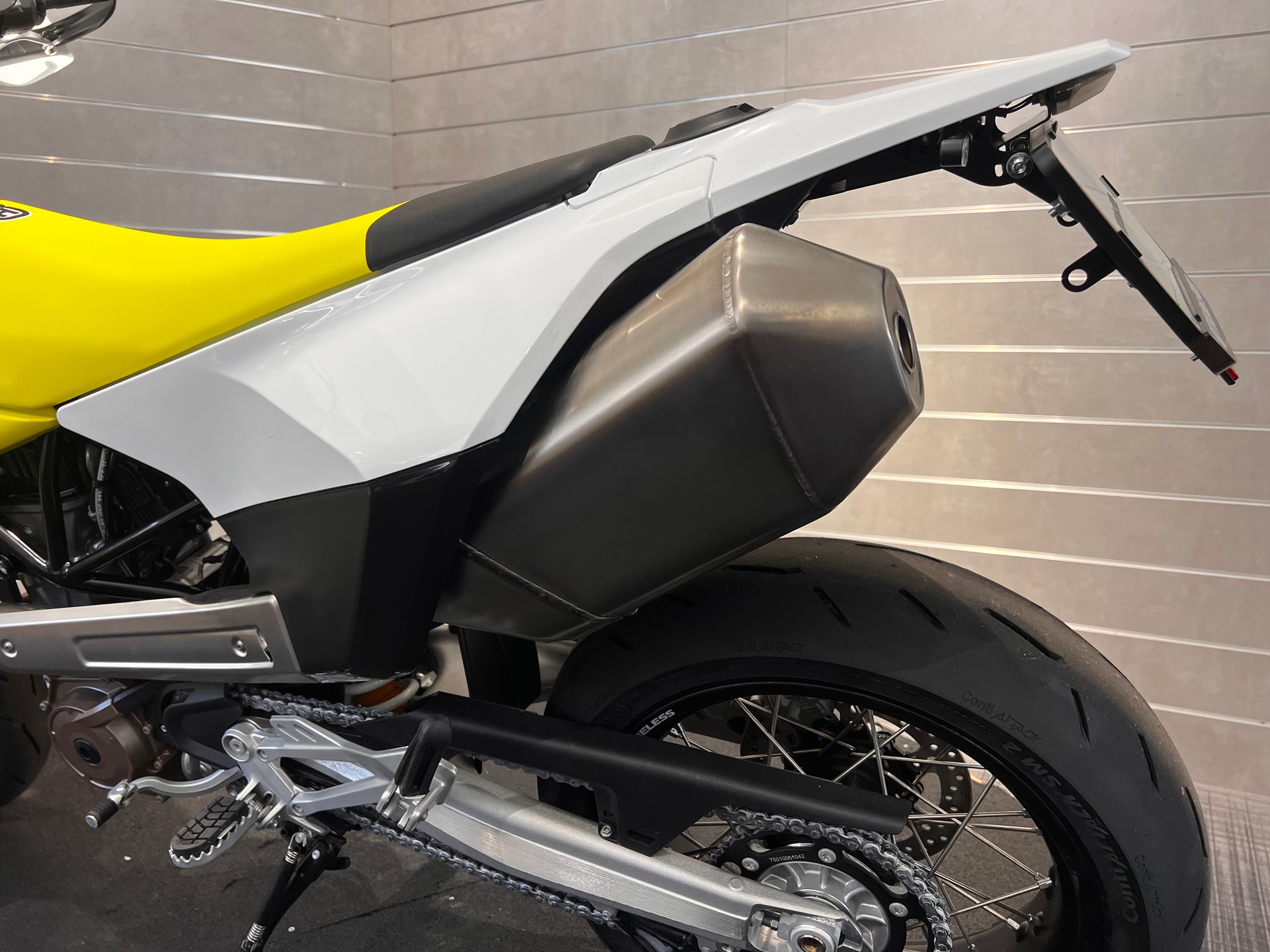 HUSQVARNA 701 Supermoto-image-12