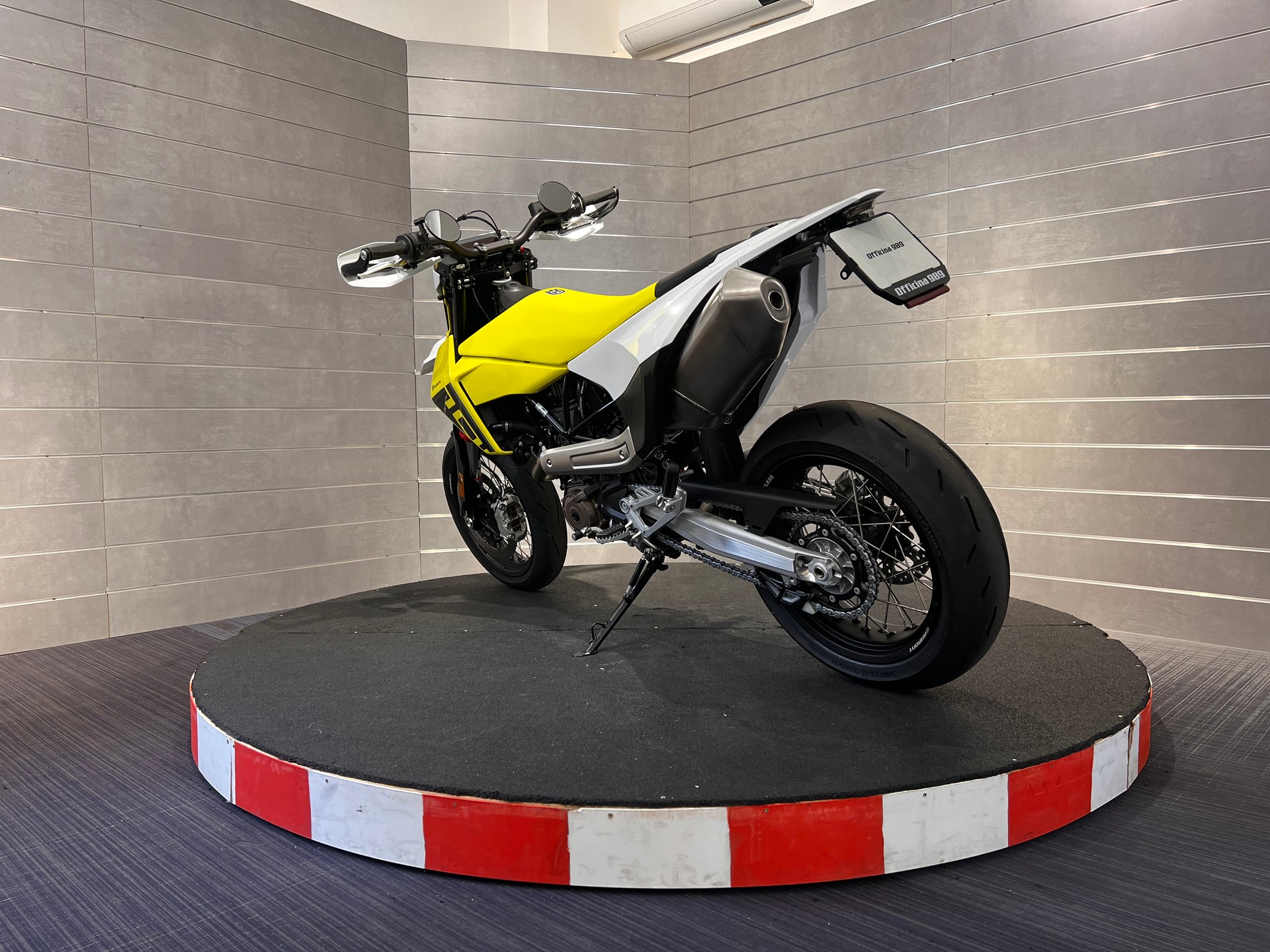 HUSQVARNA 701 Supermoto-image-3