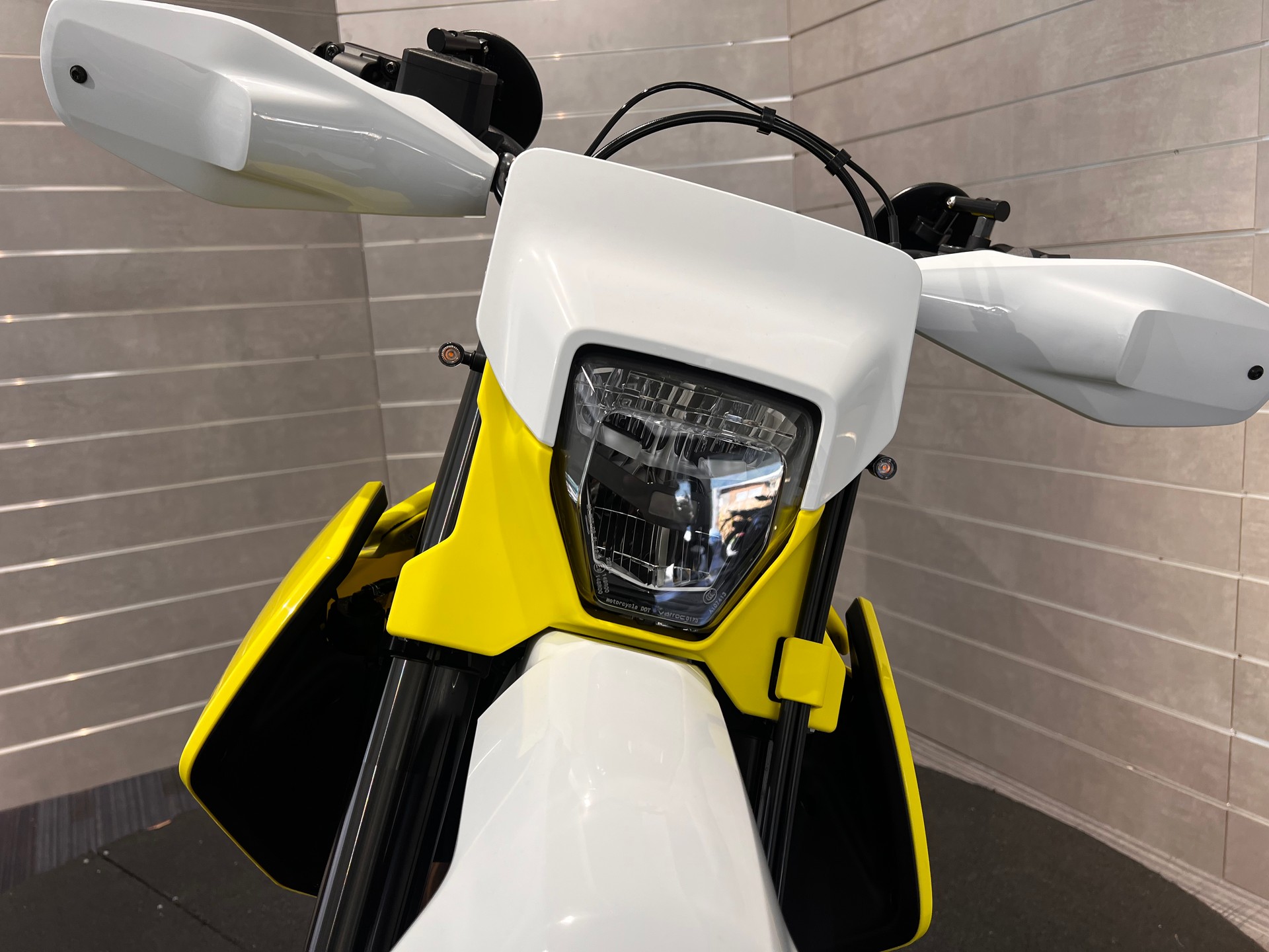 HUSQVARNA 701 Supermoto-image-8