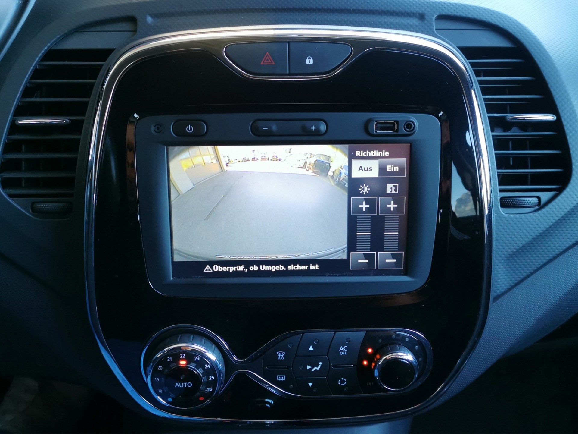 RENAULT Captur 1.2 T 16V Privilège EDC-image-18