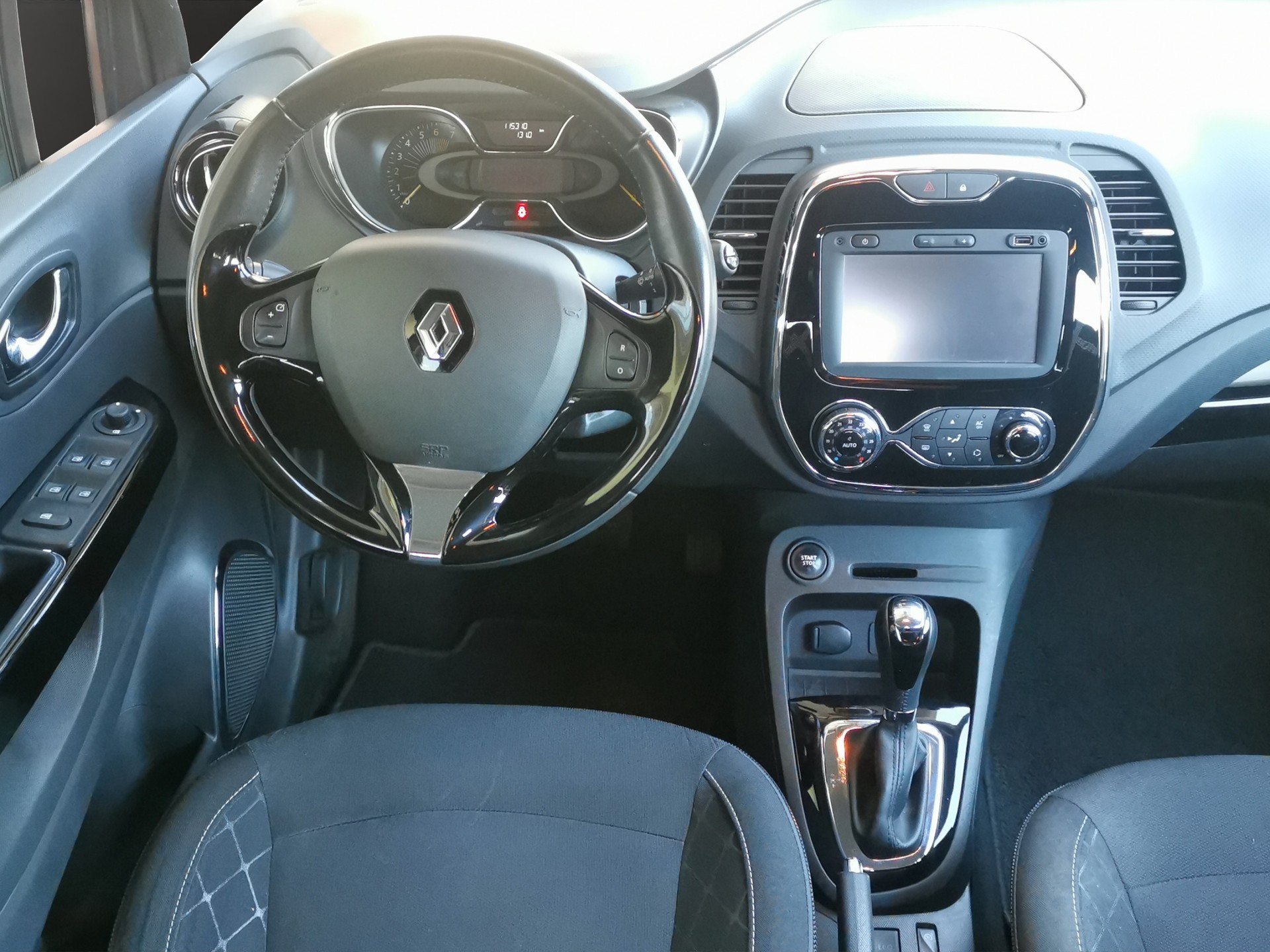 RENAULT Captur 1.2 T 16V Privilège EDC-image-15
