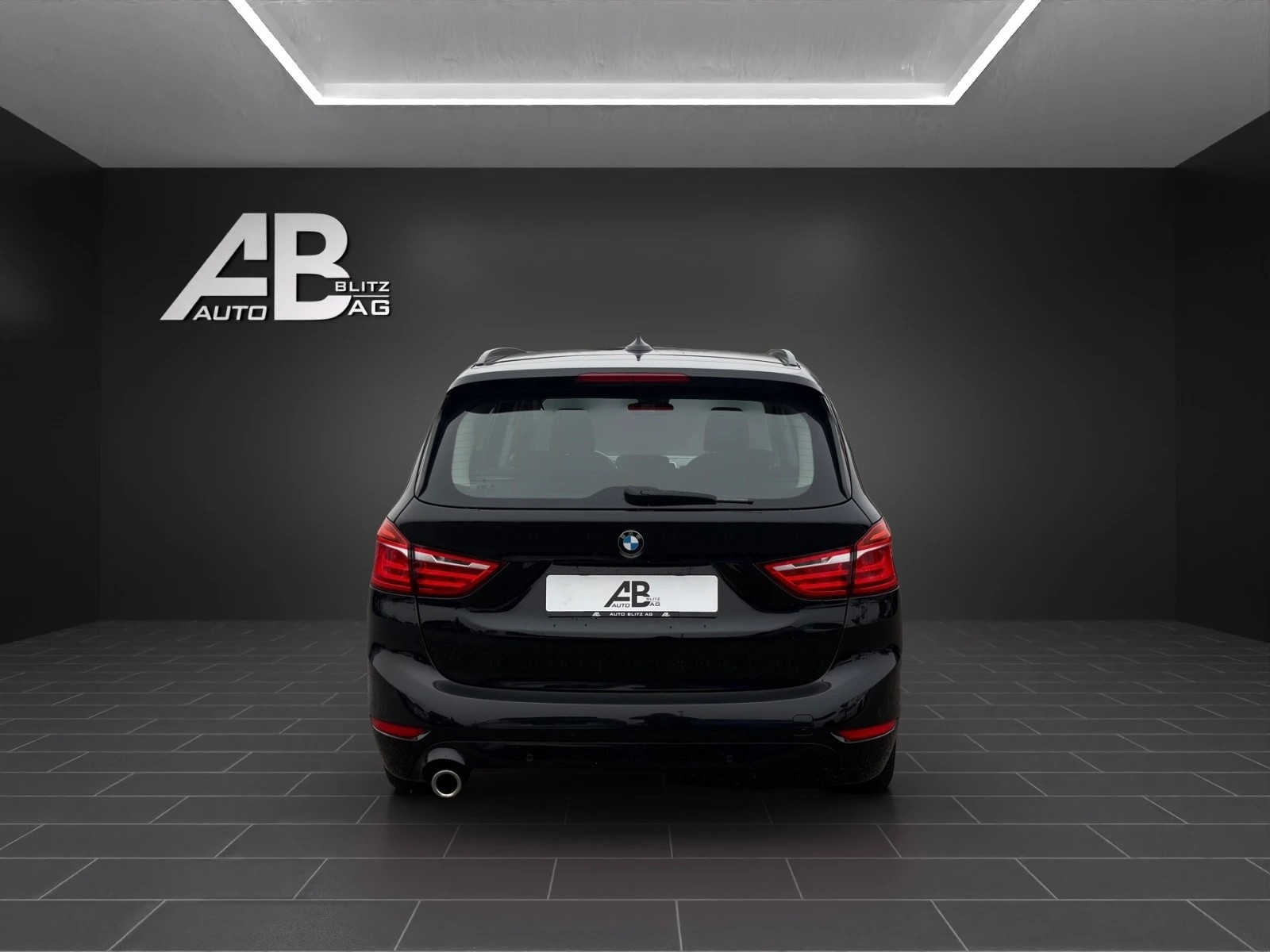 BMW 218i Gran Tourer Sport Line-showroom-element-3