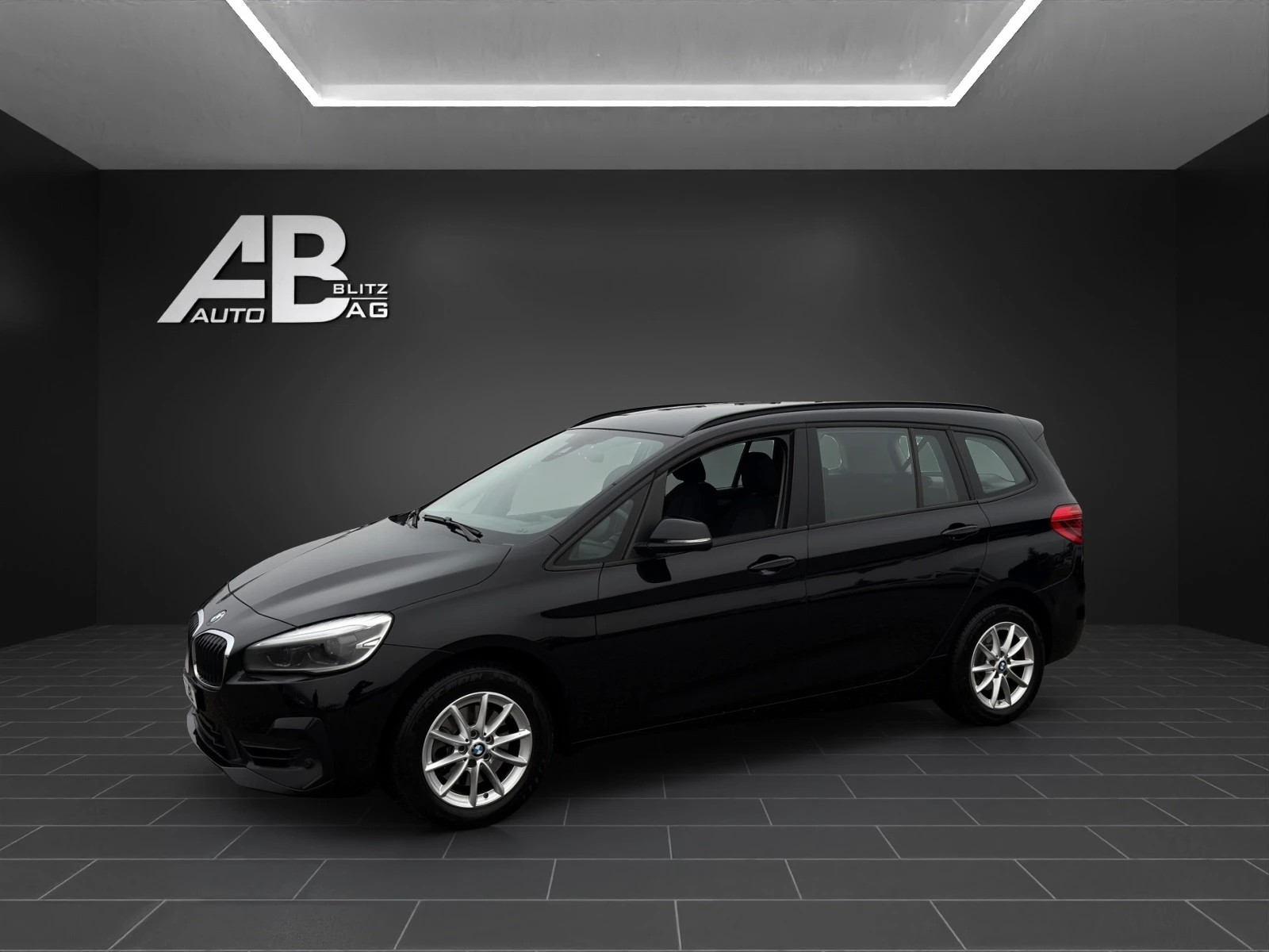BMW 218i Gran Tourer Sport Line-showroom-element-1