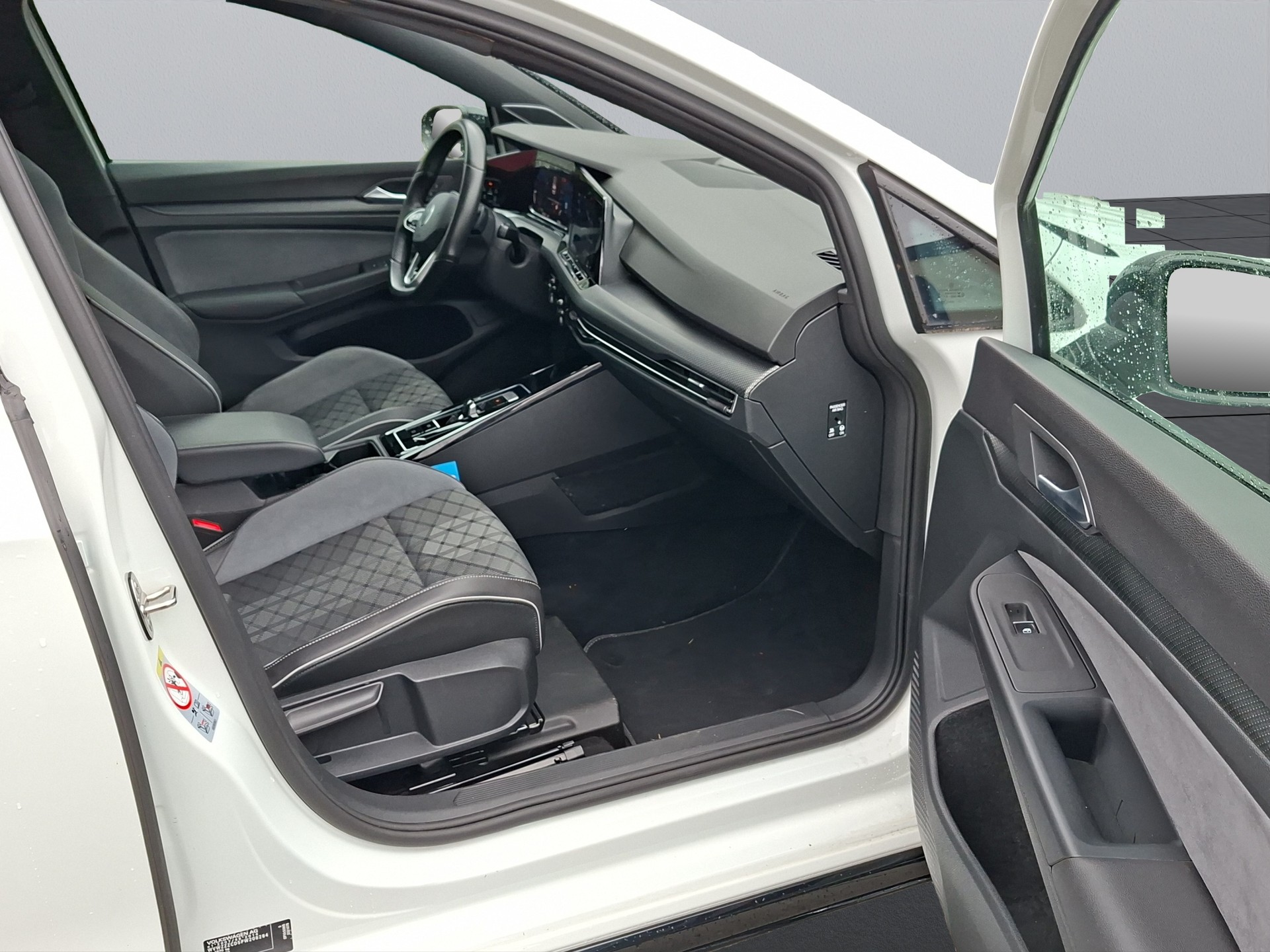 VW Golf 1.5 eTSI mHEV ACT R-Line DSG-image-20