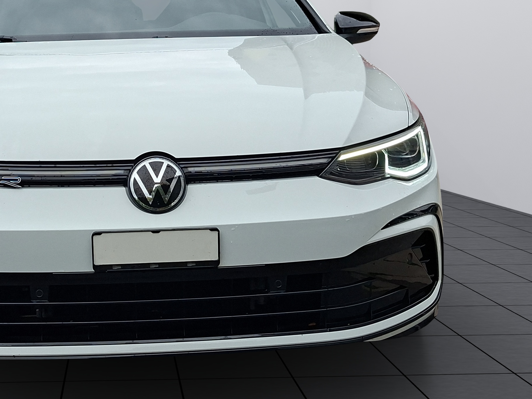 VW Golf 1.5 eTSI mHEV ACT R-Line DSG-image-11
