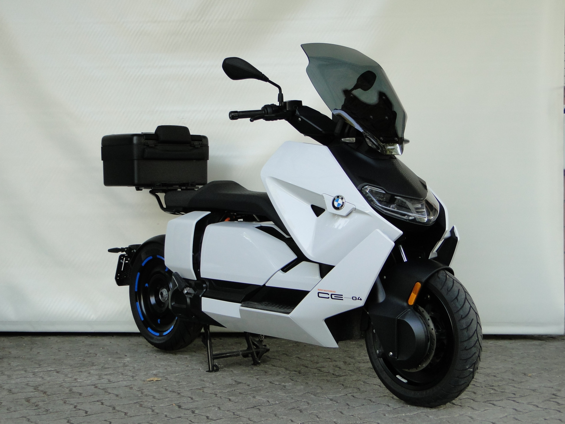 BMW CE 04 Quick Charger-image-1