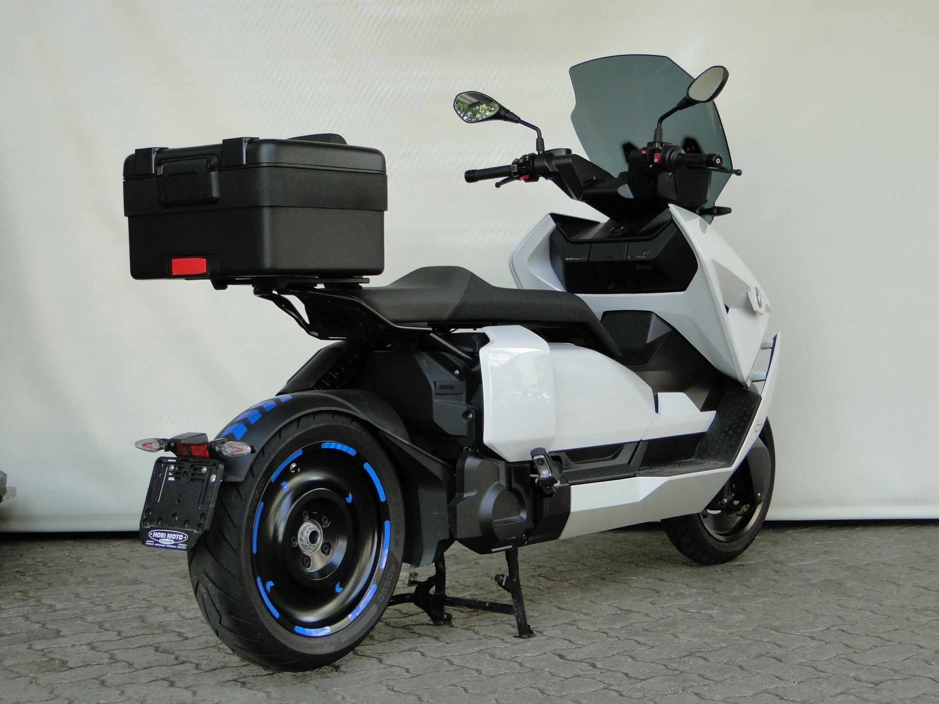 BMW CE 04 Quick Charger-image-3