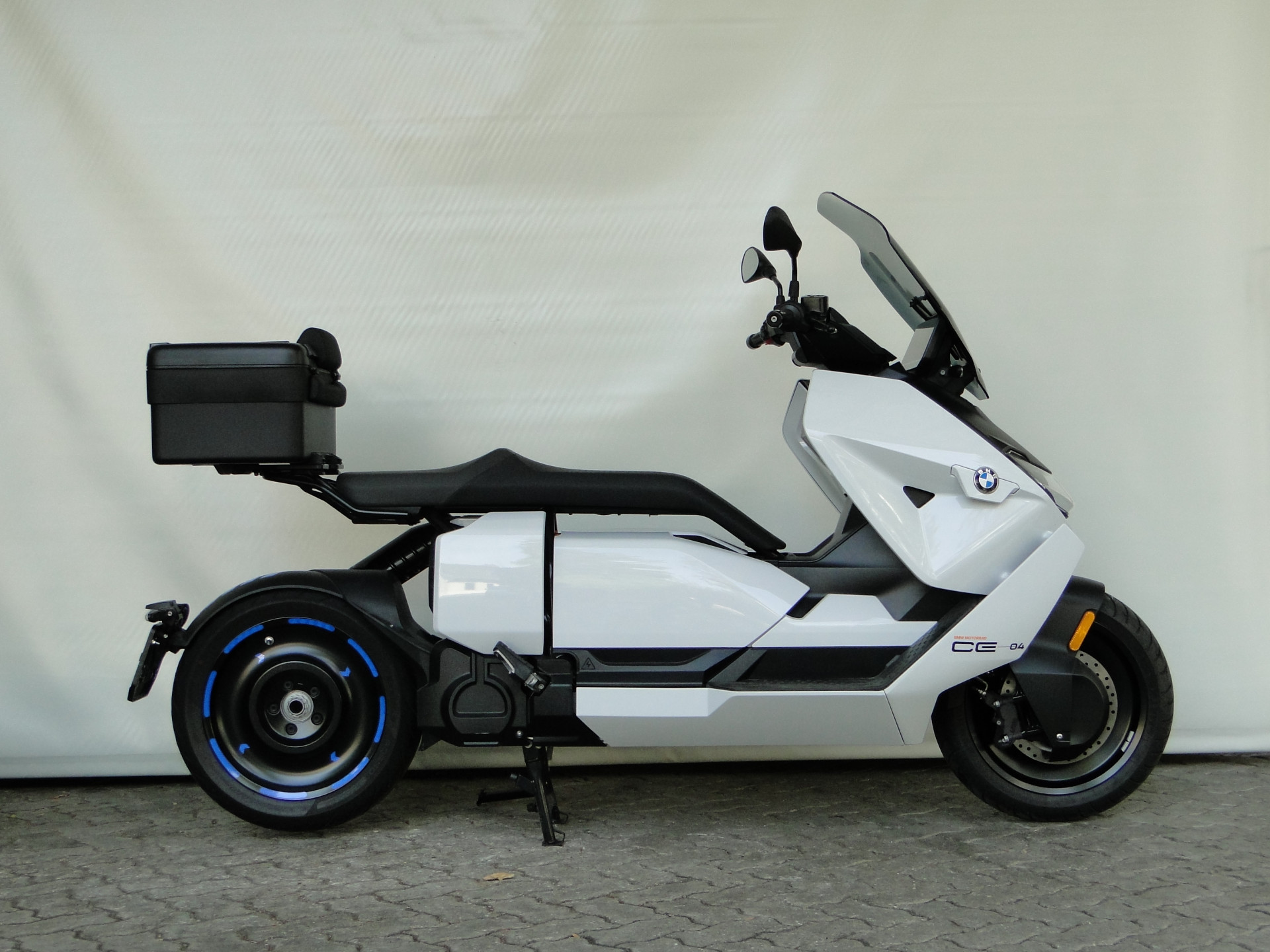 BMW CE 04 Quick Charger-image-2