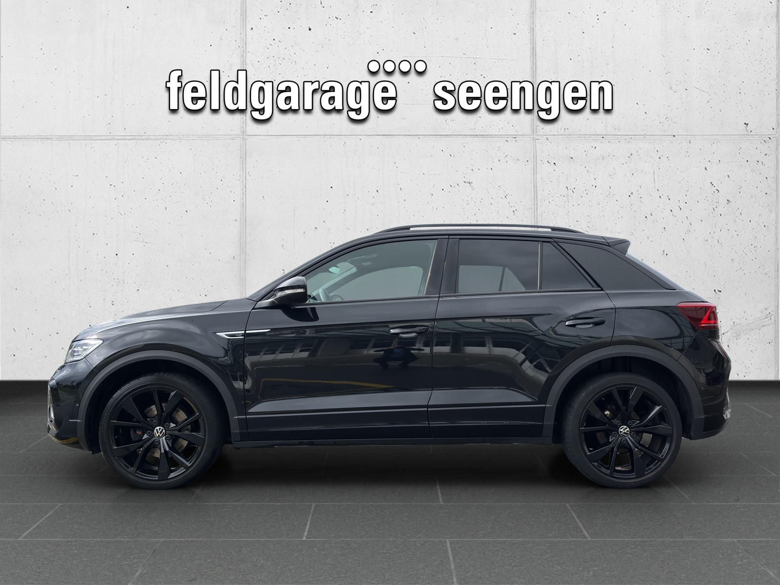 VW T-Roc 1.5 TSI EVO R-Line DSG mit AHK, Design-Paket "Black Style" & Rückfahrkamera-showroom-element-1
