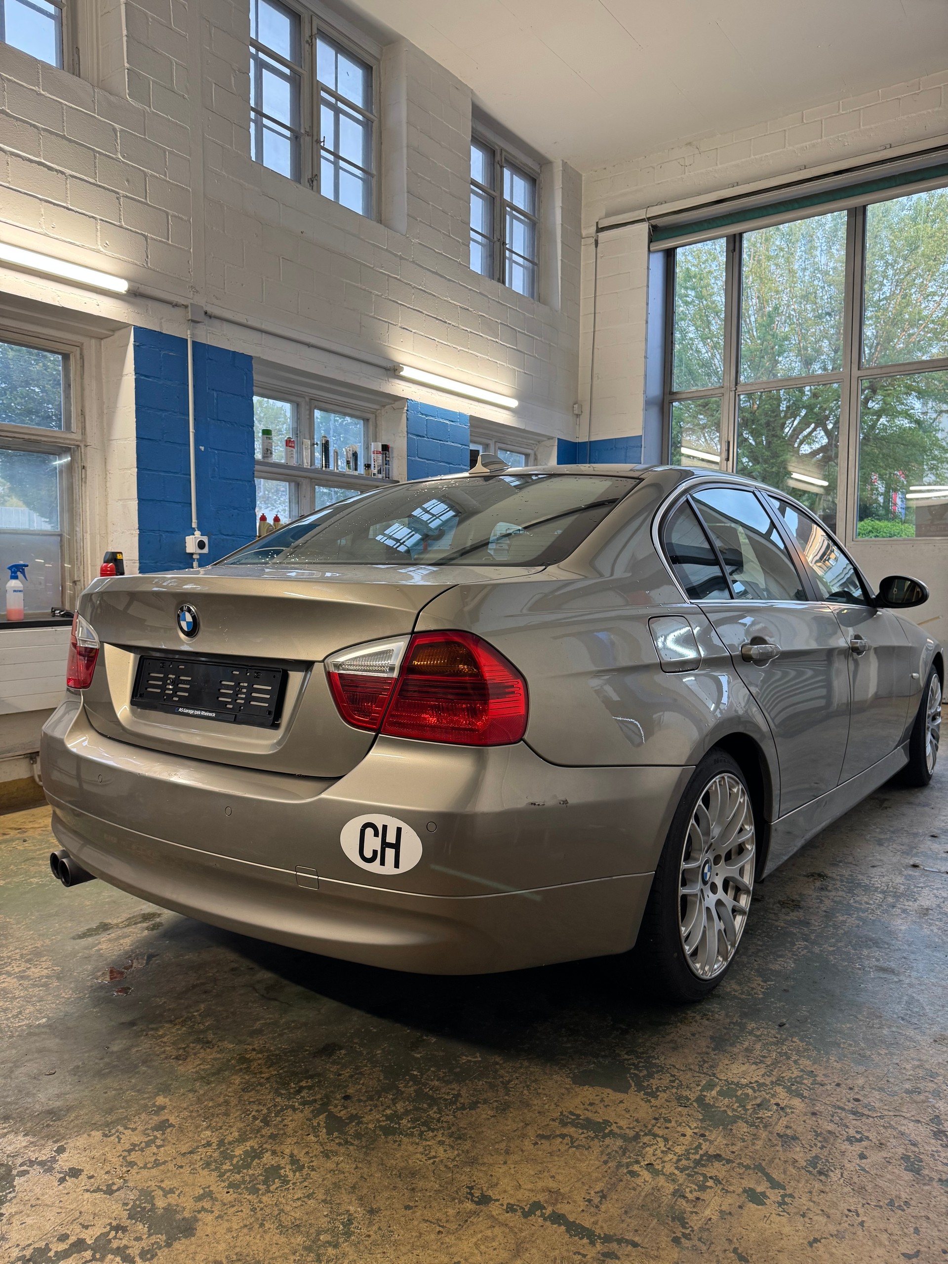BMW 325i Steptronic-image-5