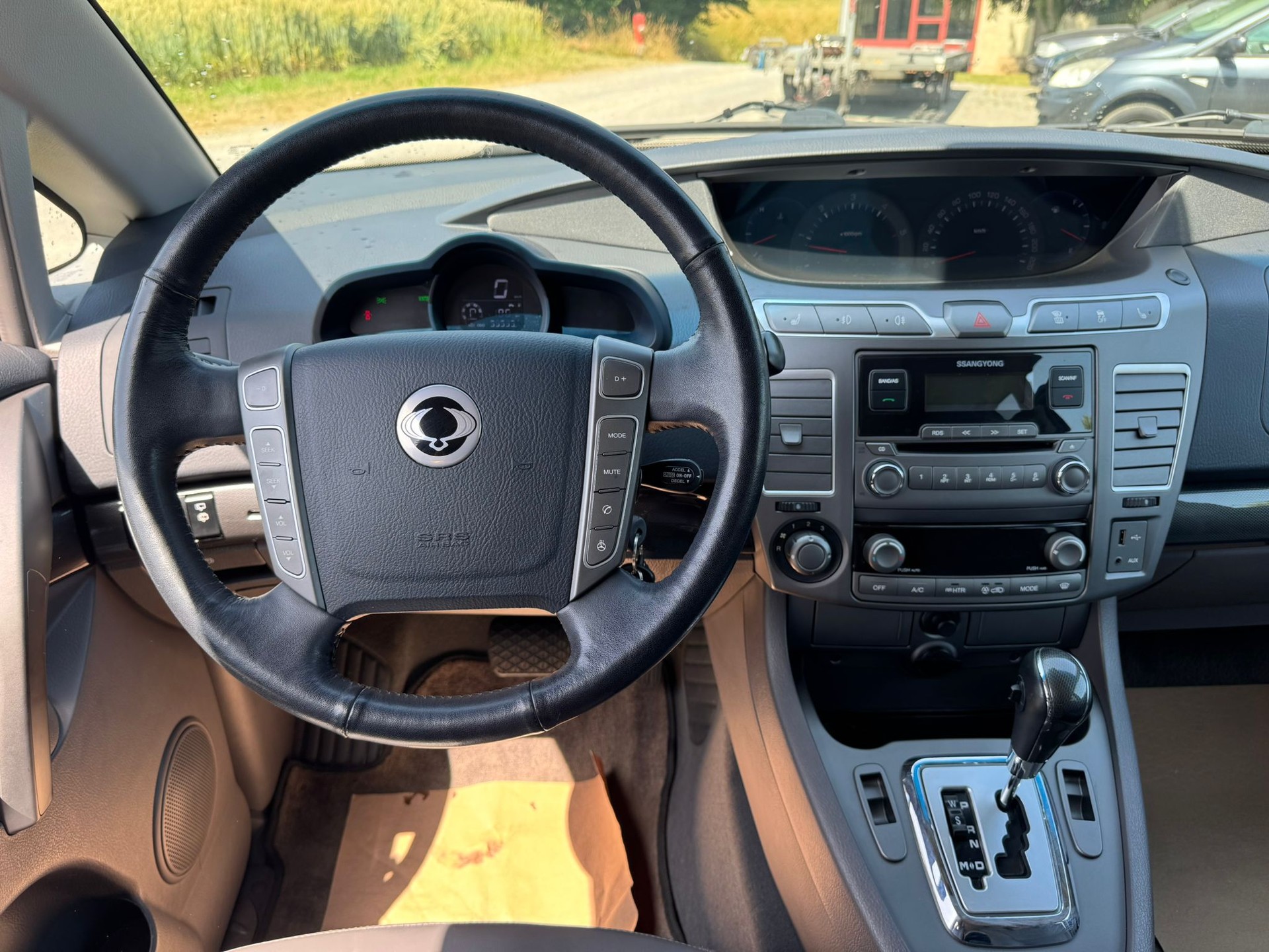 KGM-SsangYong Rodius SV200 e-XDi Sapphire 4WD E-Tronic-image-13