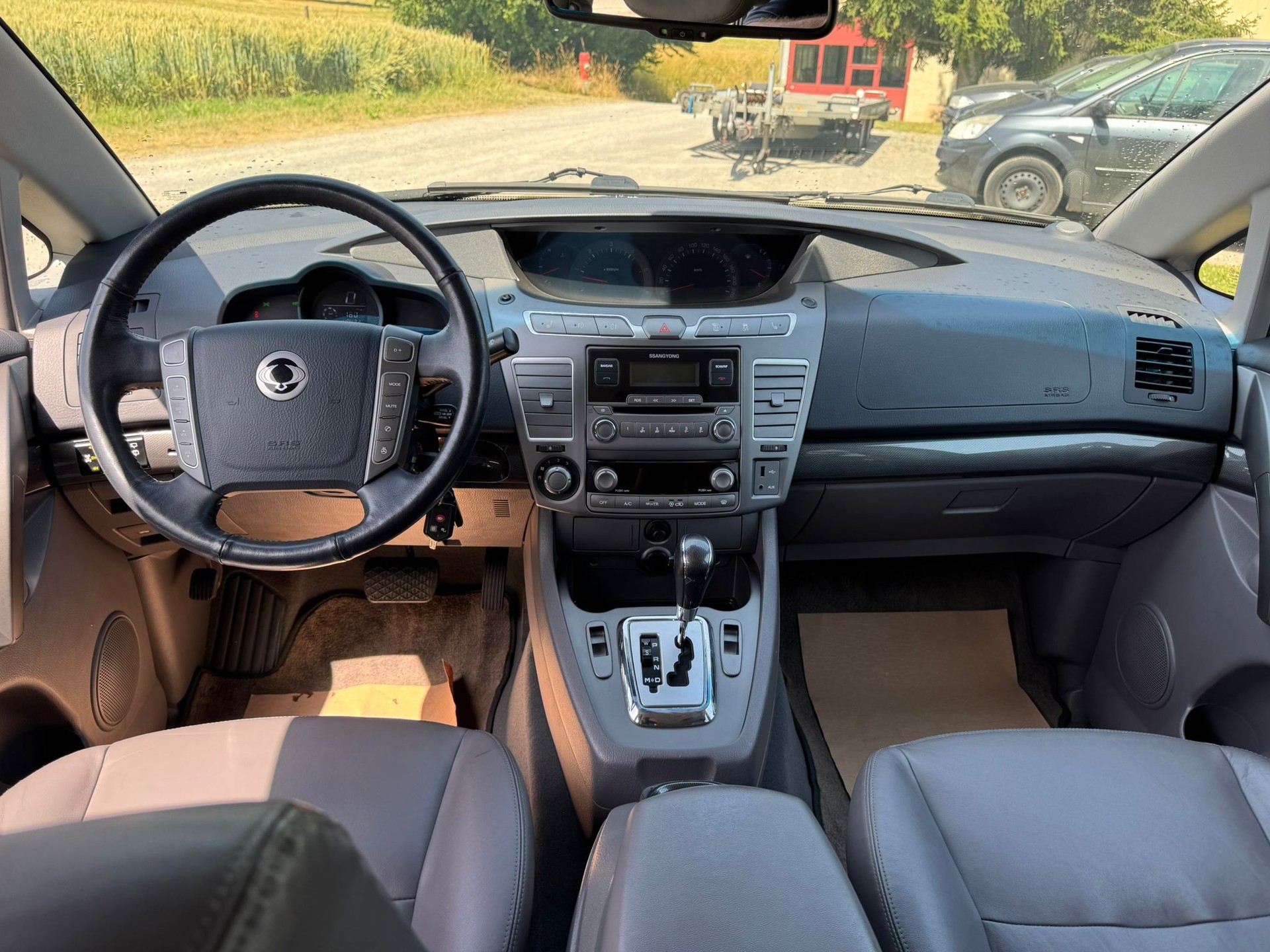 KGM-SsangYong Rodius SV200 e-XDi Sapphire 4WD E-Tronic-image-12