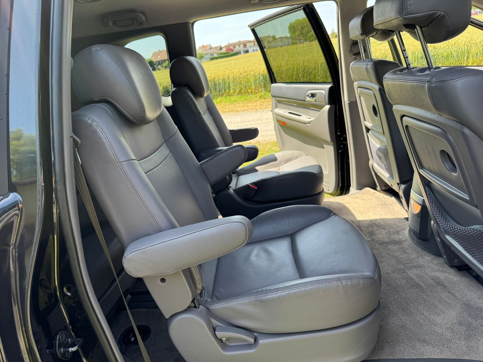 KGM-SsangYong Rodius SV200 e-XDi Sapphire 4WD E-Tronic-image-11