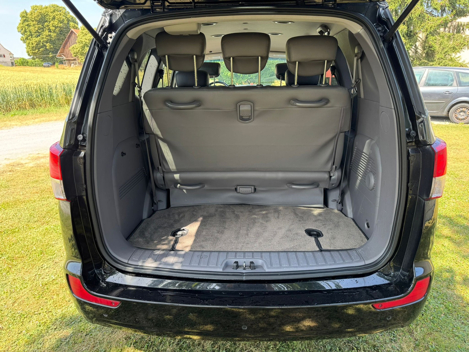 KGM-SsangYong Rodius SV200 e-XDi Sapphire 4WD E-Tronic-image-7