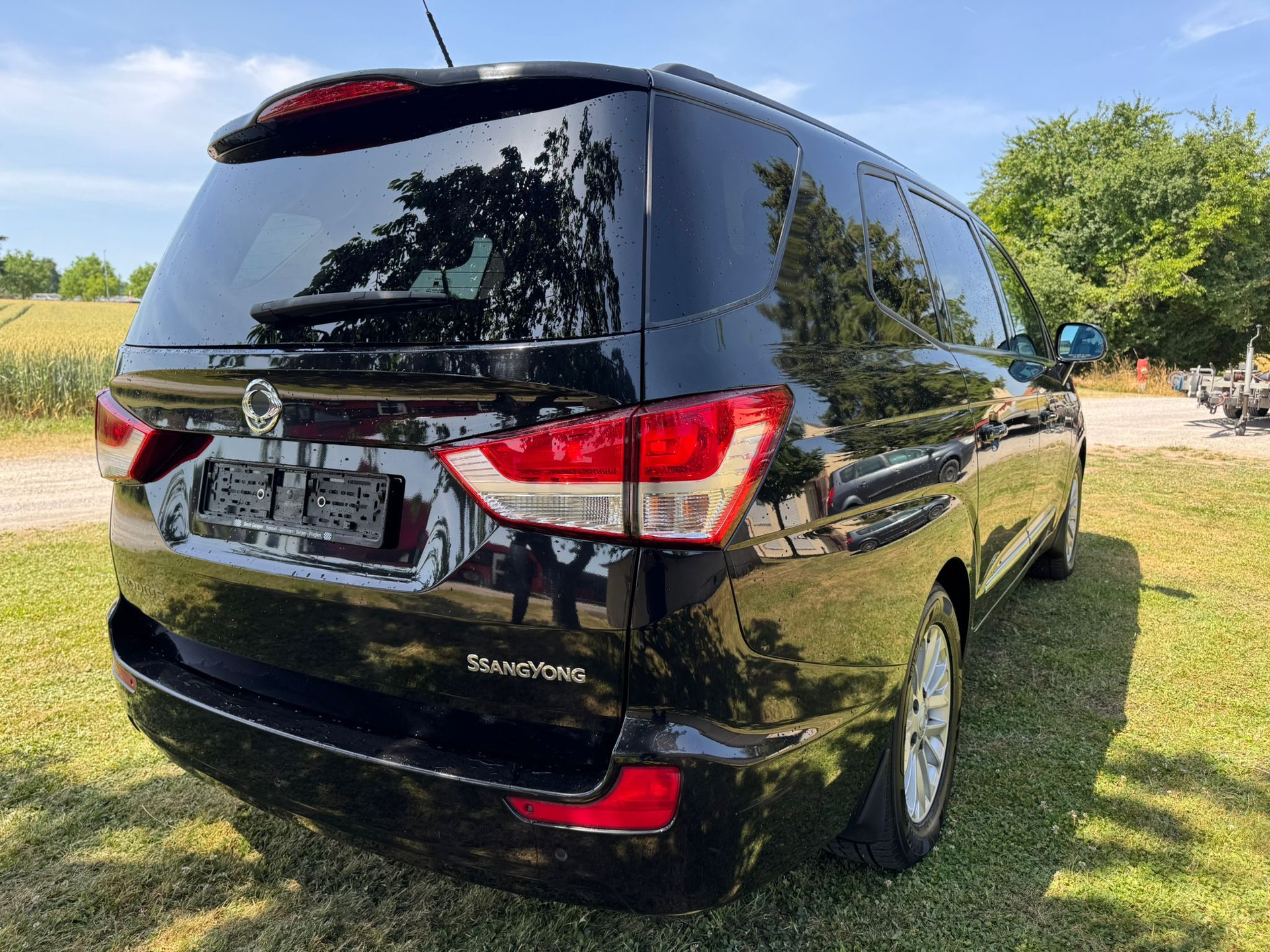 KGM-SsangYong Rodius SV200 e-XDi Sapphire 4WD E-Tronic-image-5