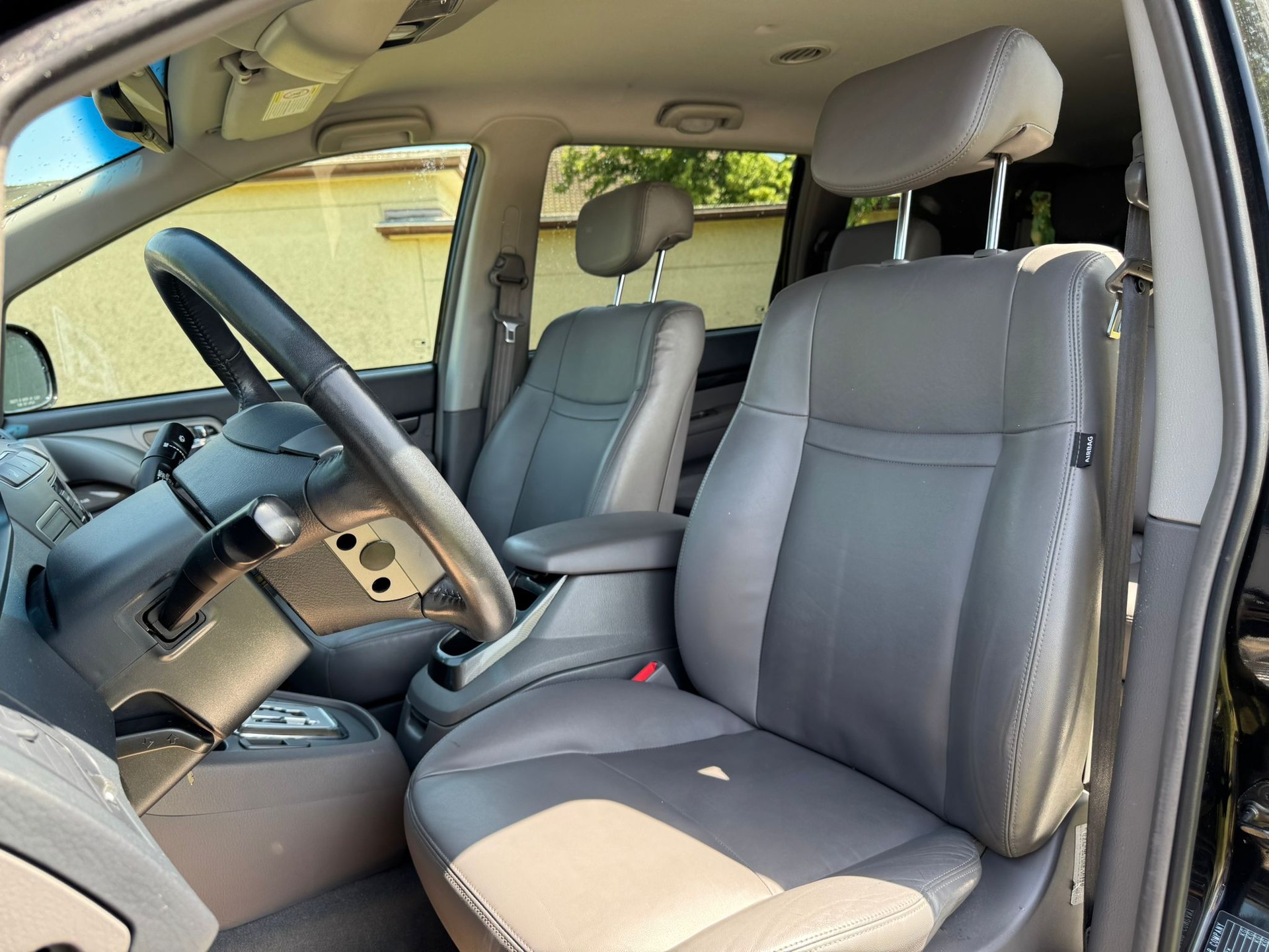 KGM-SsangYong Rodius SV200 e-XDi Sapphire 4WD E-Tronic-image-8
