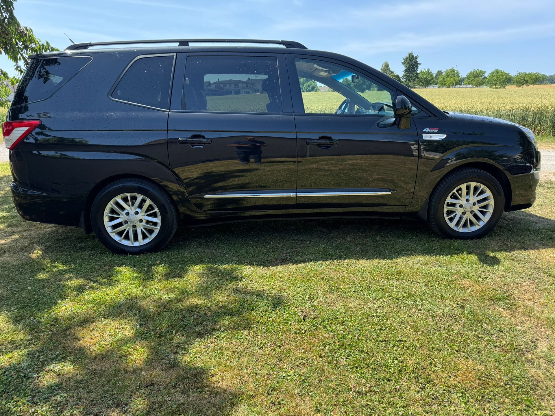 KGM-SsangYong Rodius SV200 e-XDi Sapphire 4WD E-Tronic-image-3