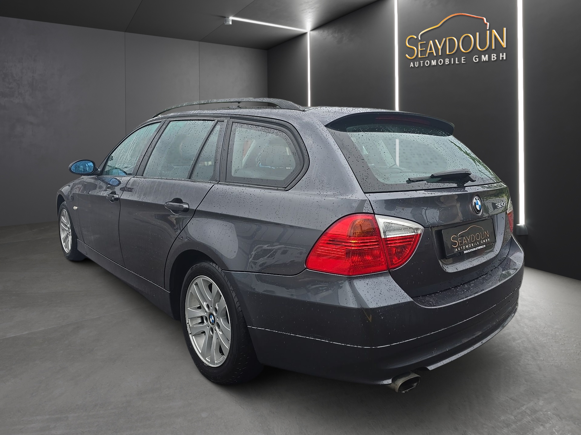 BMW 320d Touring Steptronic-showroom-element-2