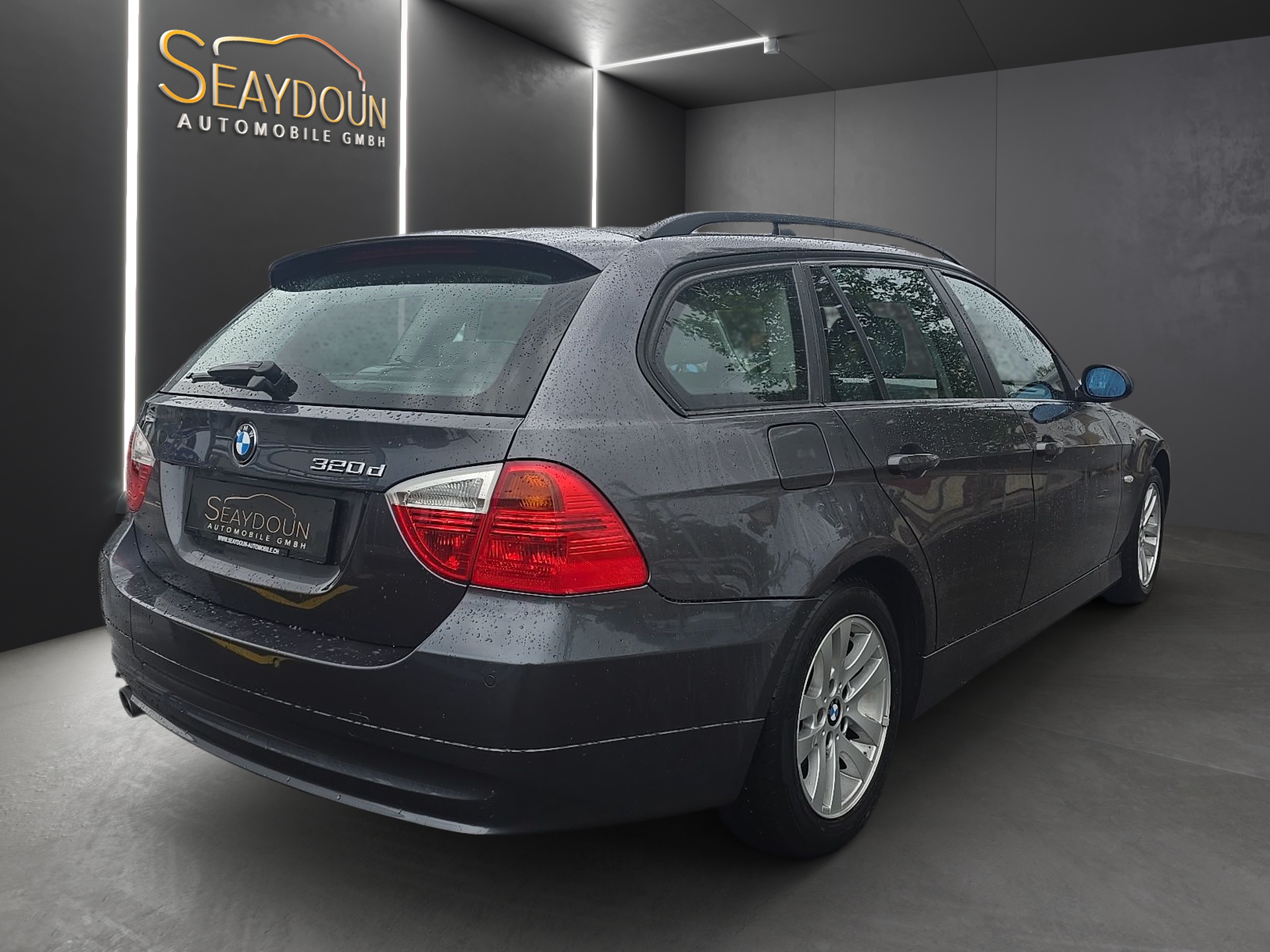 BMW 320d Touring Steptronic-showroom-element-3