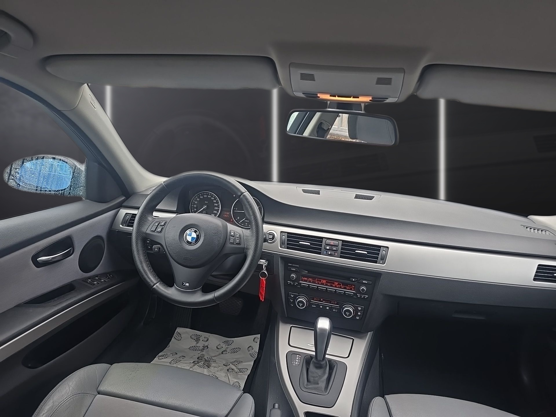 BMW 320d Touring Steptronic-image-12