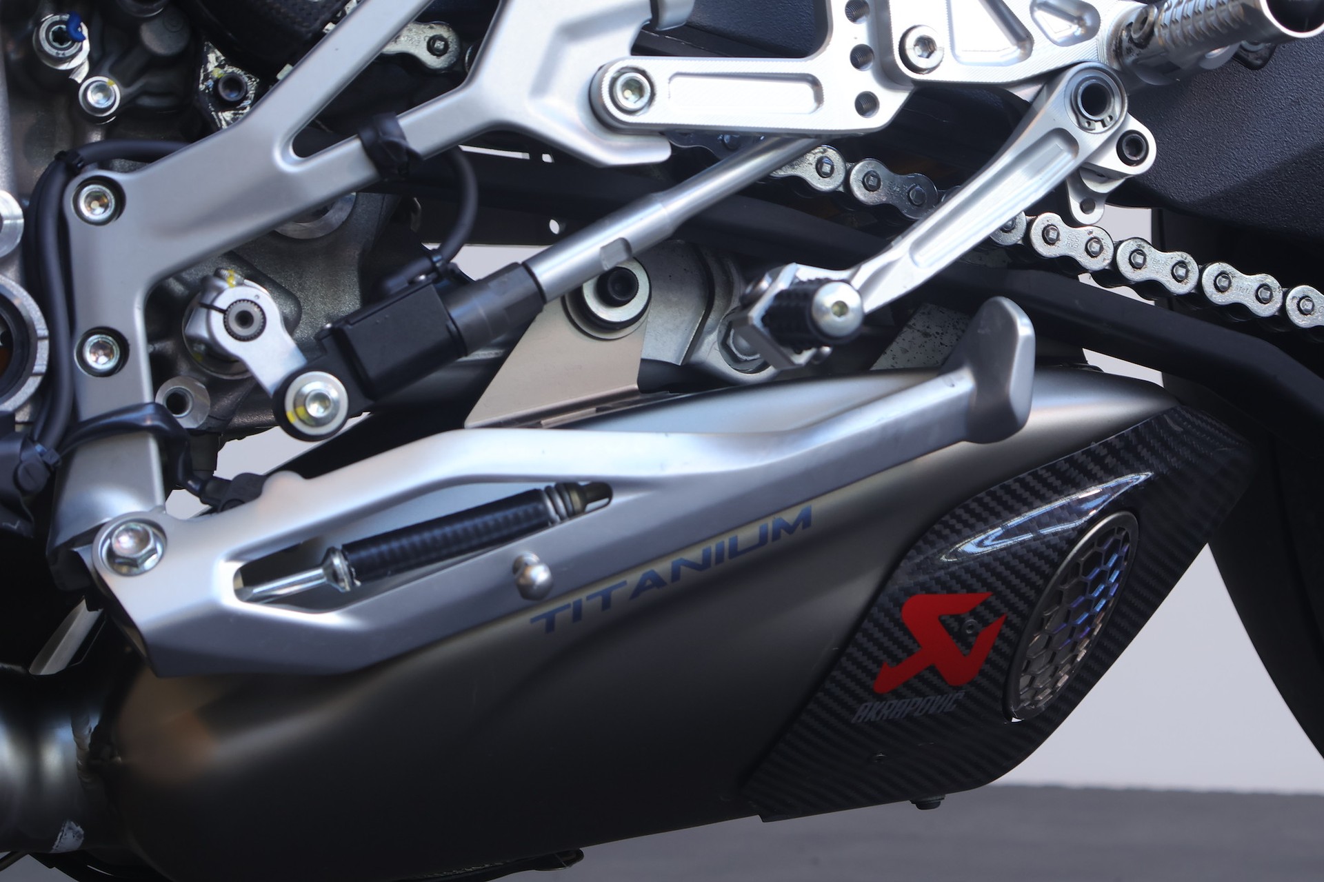 DUCATI Streetfighter V4 Lamborghini Nr. 019/630 Limited Edition-image-10