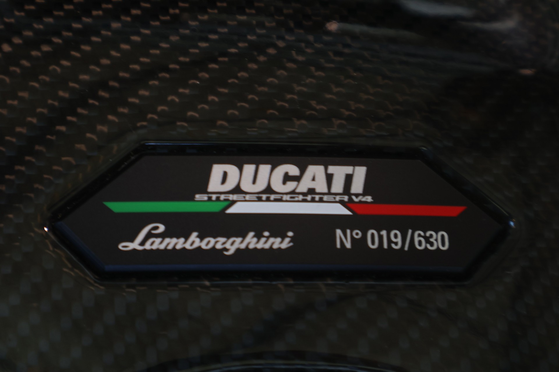 DUCATI Streetfighter V4 Lamborghini Nr. 019/630 Limited Edition-image-11