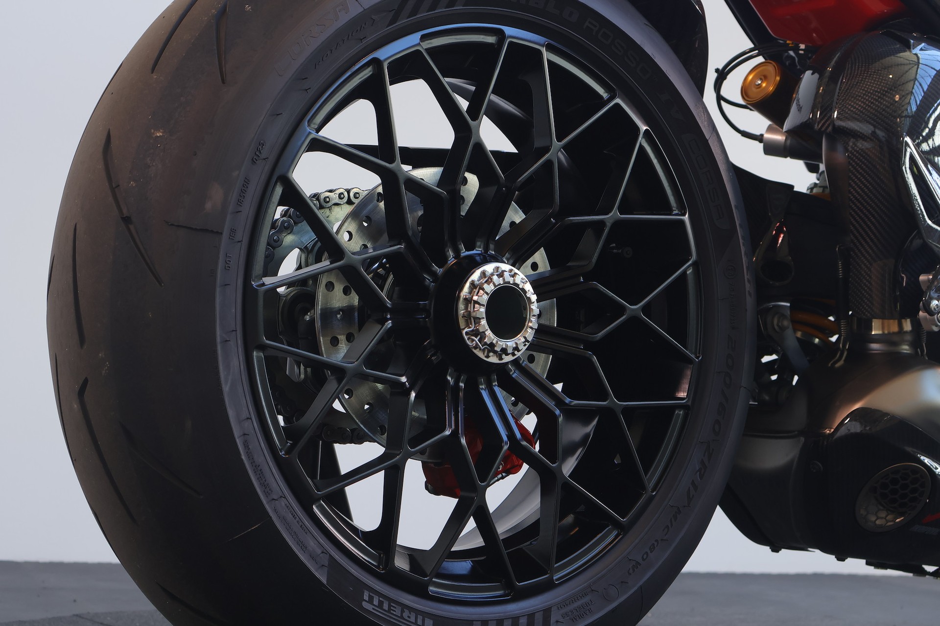 DUCATI Streetfighter V4 Lamborghini Nr. 019/630 Limited Edition-image-6