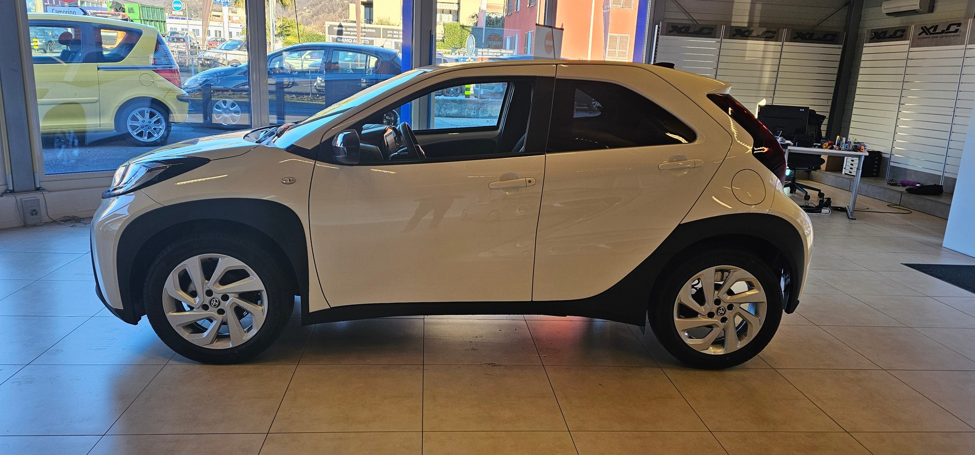 TOYOTA Aygo X 1.0 VVT-i Style CVT-image-2